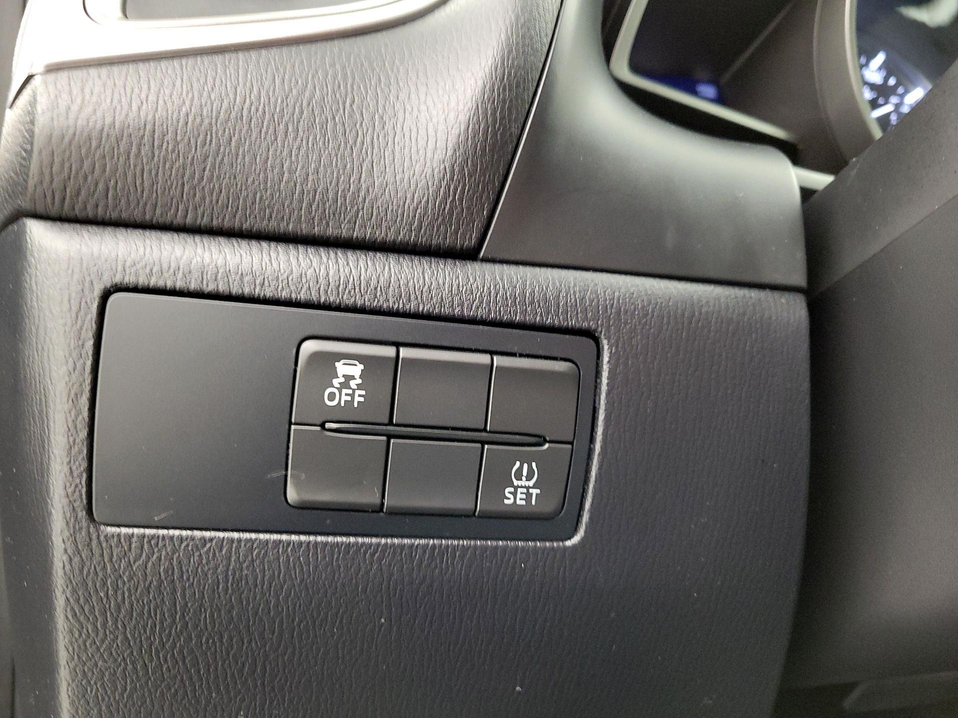 Thumbnail: 2017 Mazda Mazda3 - 13