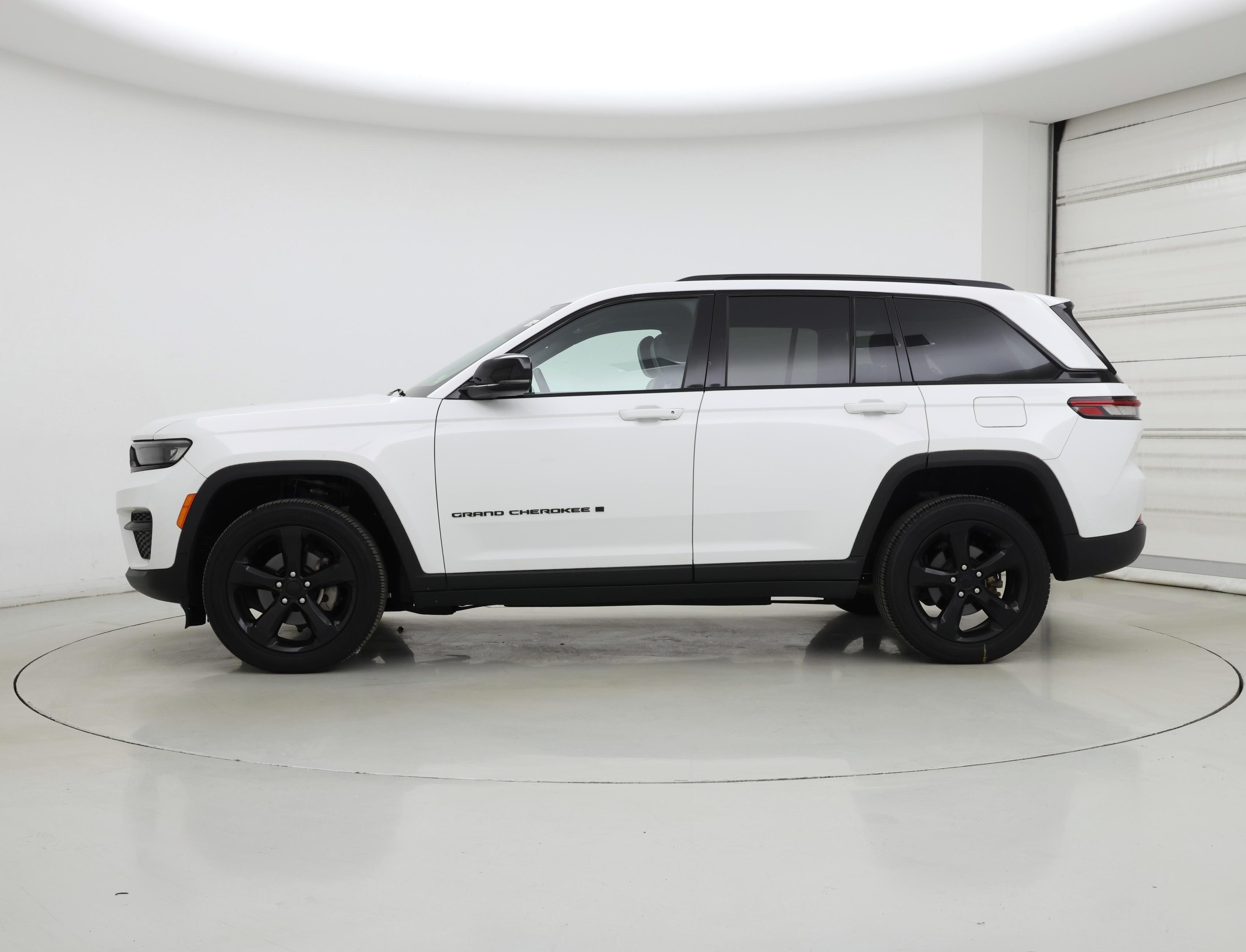 Thumbnail: 2023 Jeep Grand Cherokee - 3