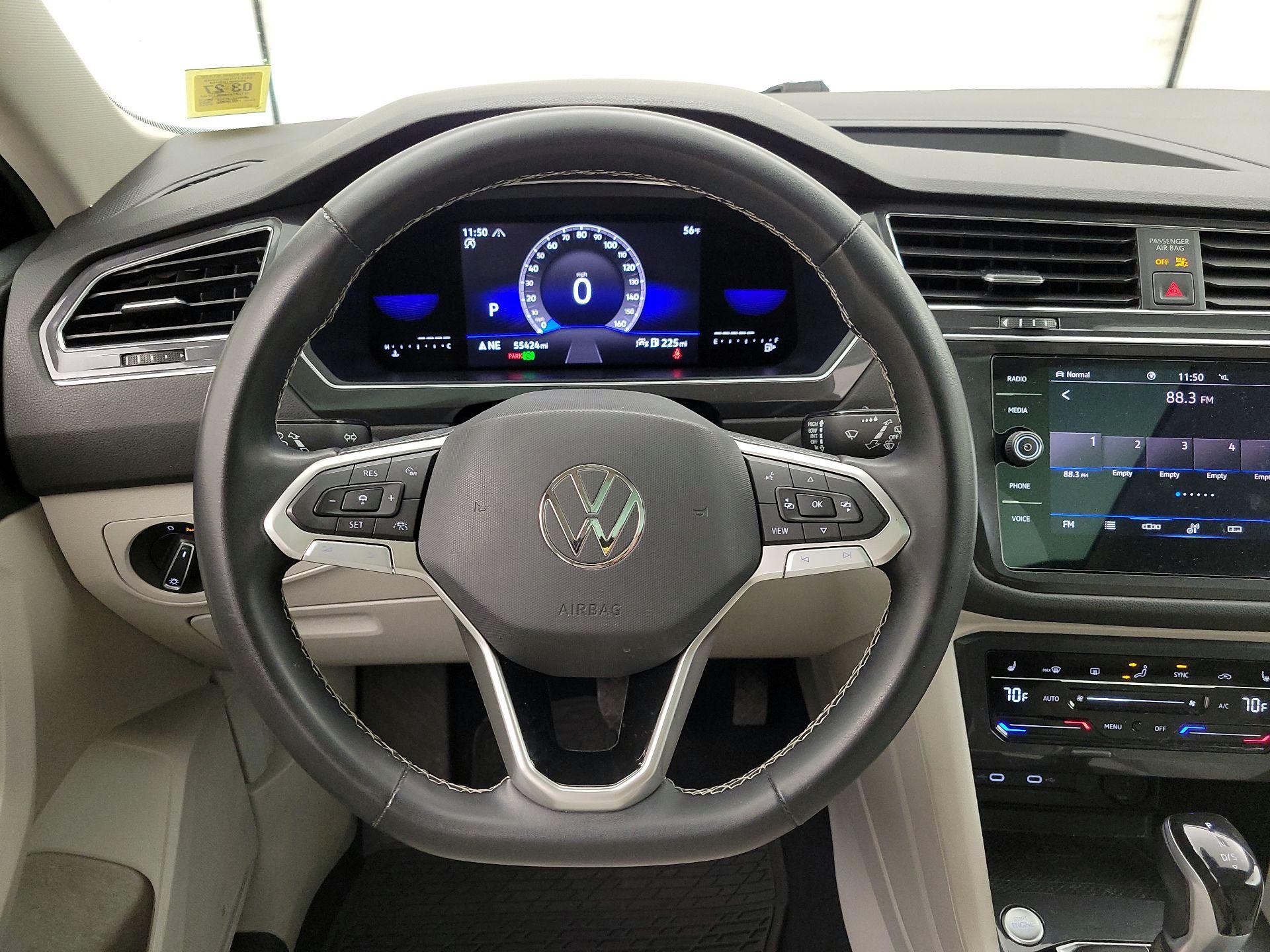 Thumbnail: 2022 Volkswagen Tiguan - 10