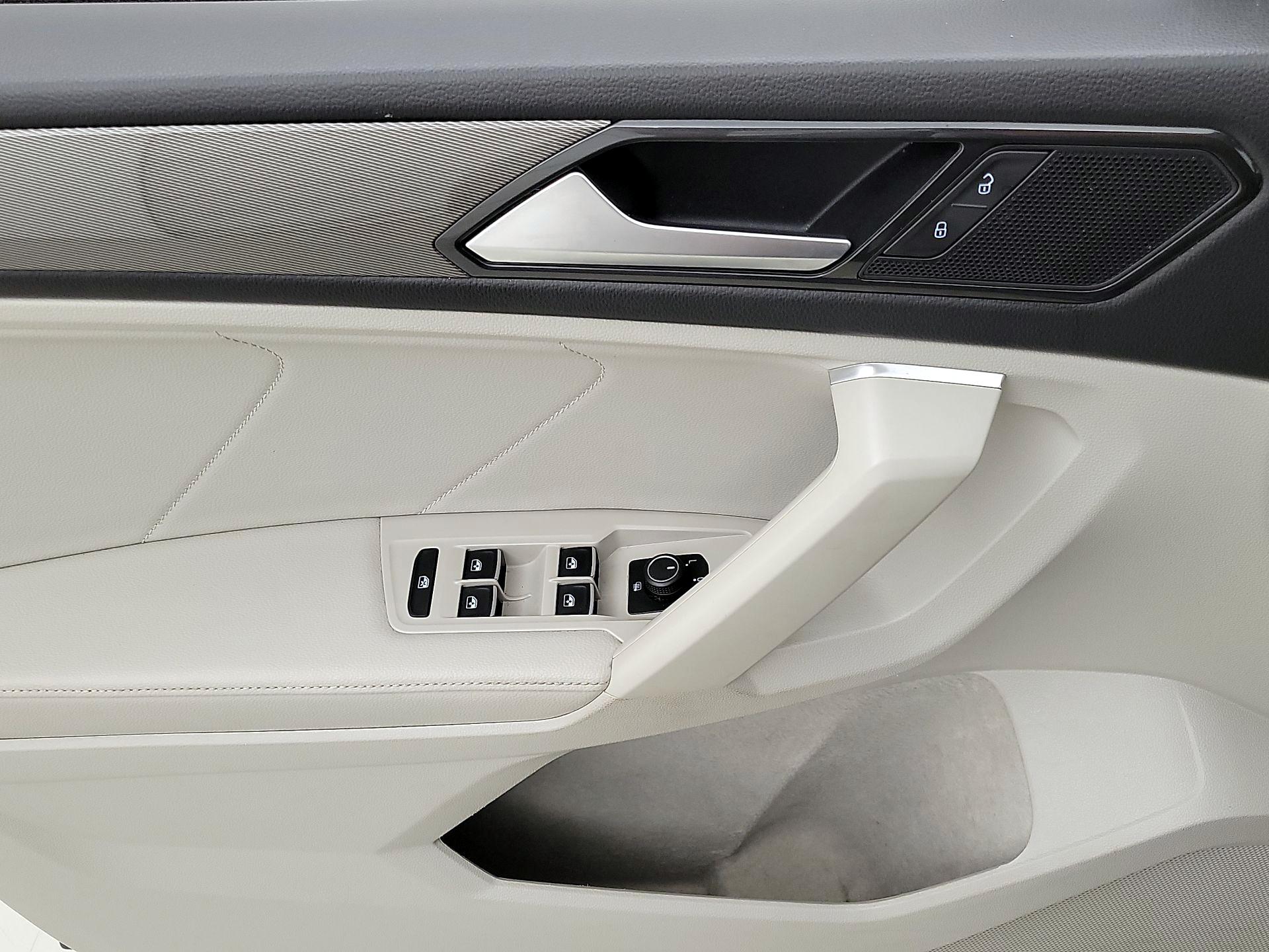 Thumbnail: 2022 Volkswagen Tiguan - 12