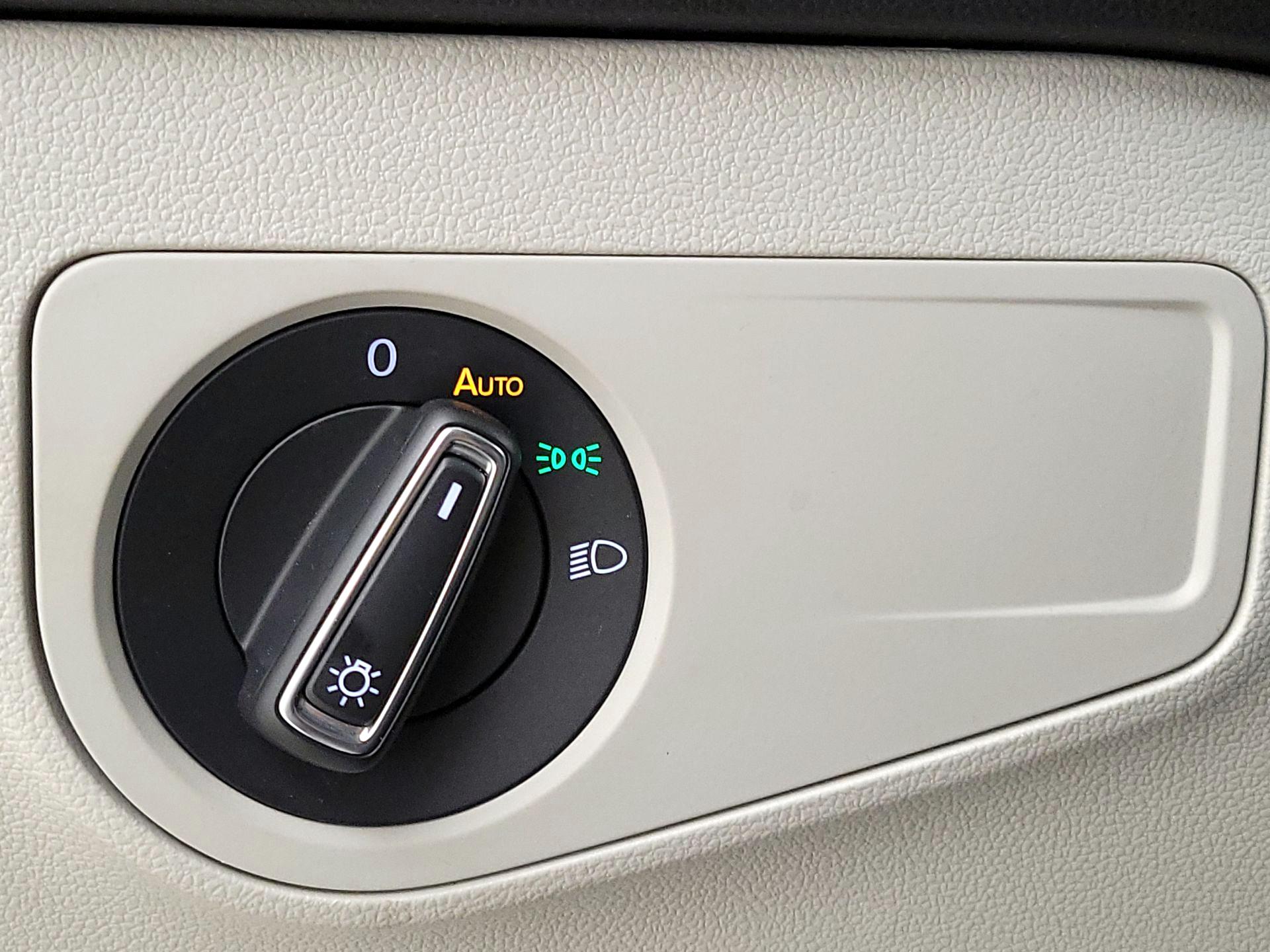 Thumbnail: 2022 Volkswagen Tiguan - 13