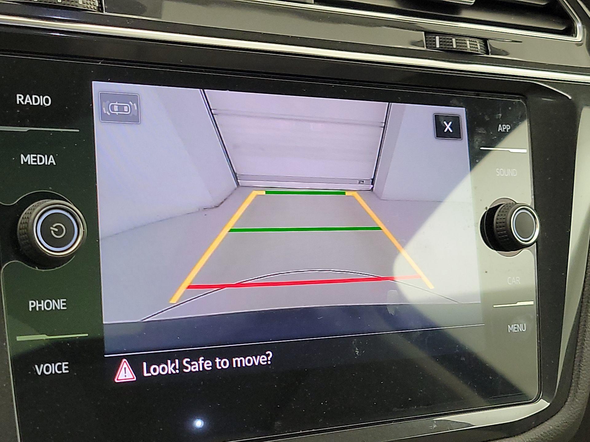 Thumbnail: 2022 Volkswagen Tiguan - 14