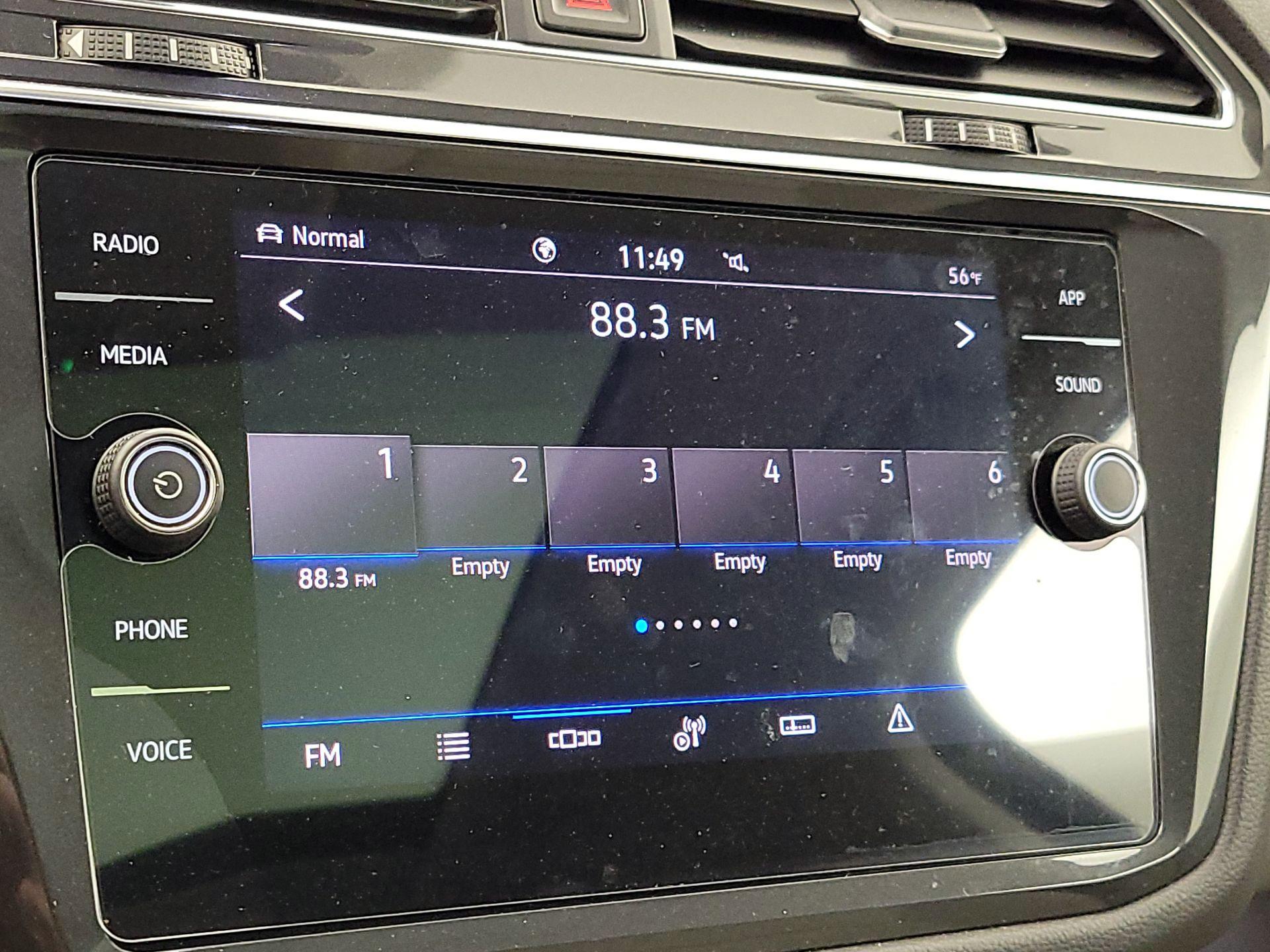 Thumbnail: 2022 Volkswagen Tiguan - 15