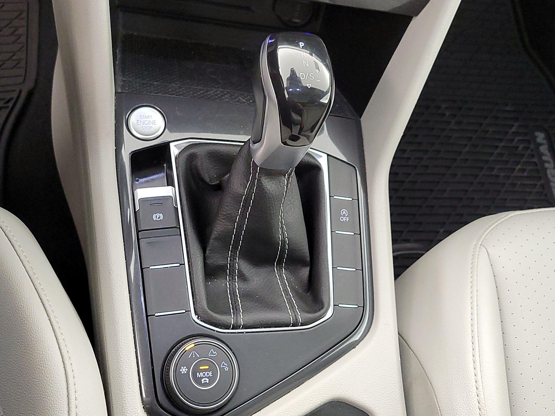 Thumbnail: 2022 Volkswagen Tiguan - 17