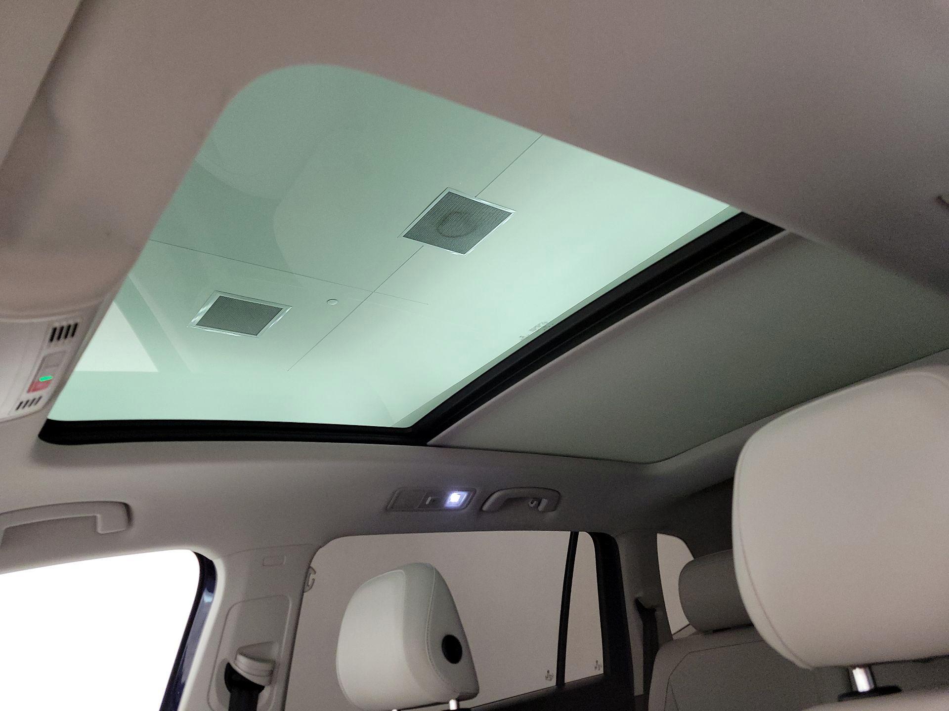 Thumbnail: 2022 Volkswagen Tiguan - 19