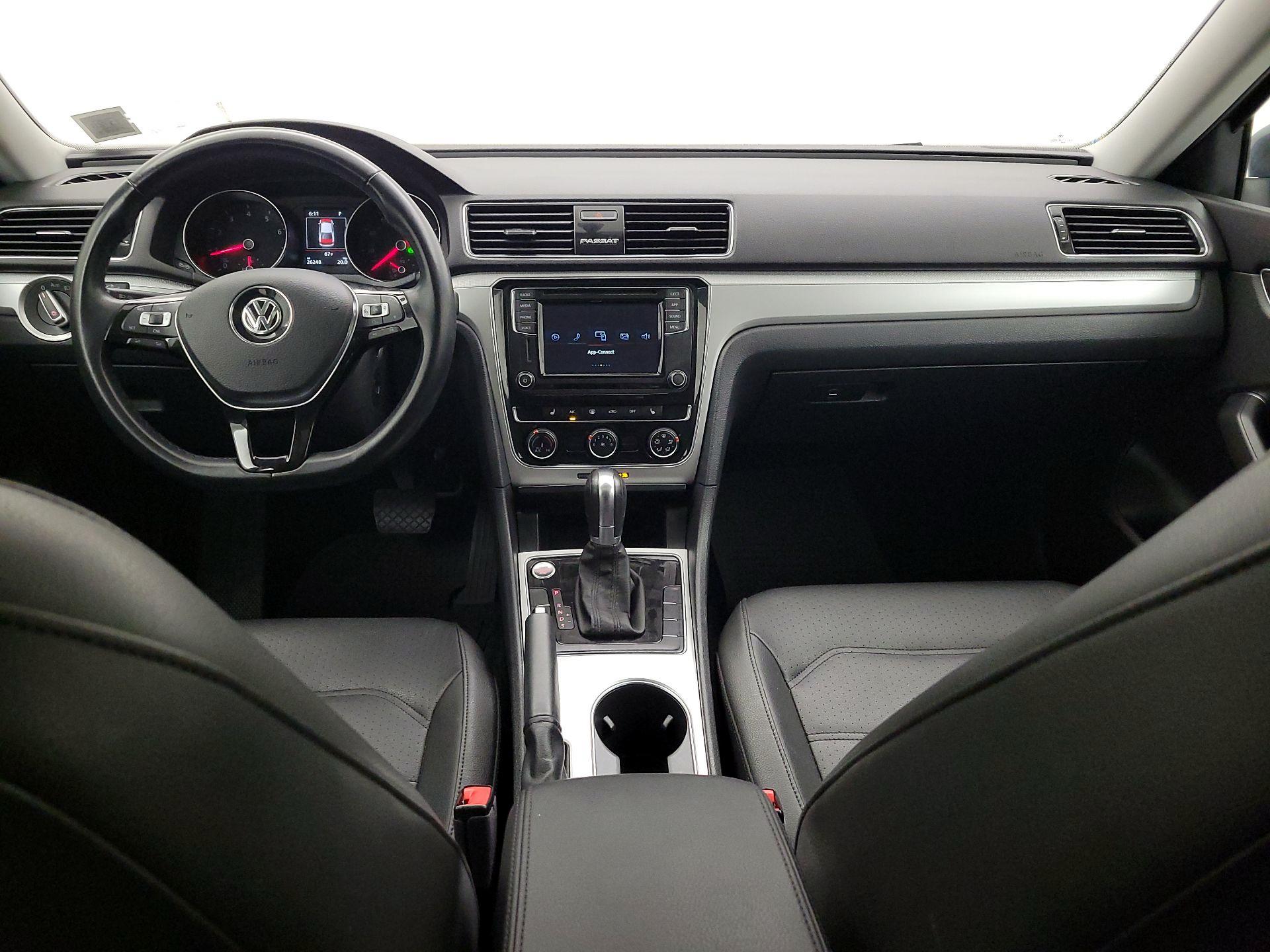 Thumbnail: 2019 Volkswagen Passat - 9