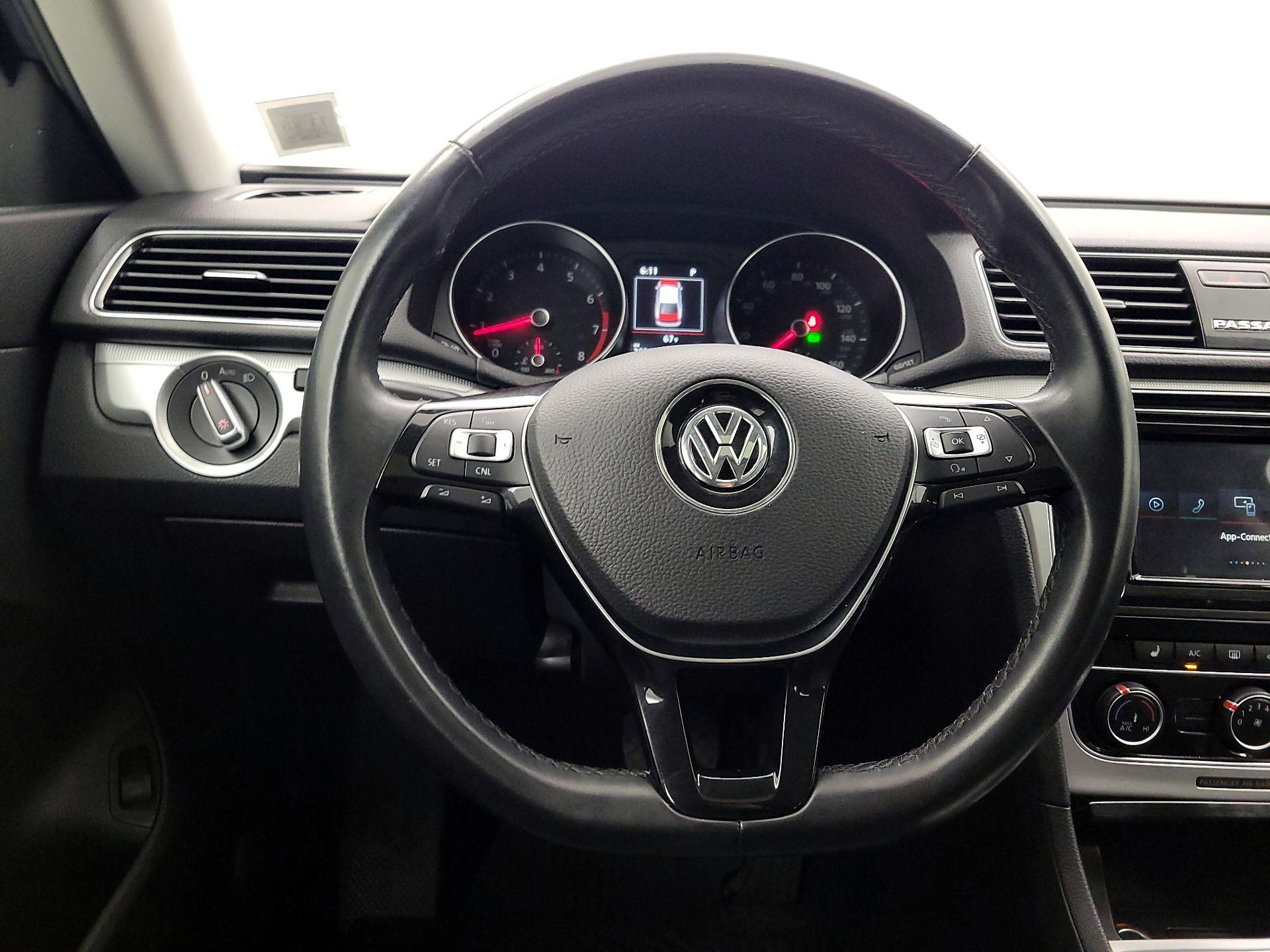 Thumbnail: 2019 Volkswagen Passat - 10