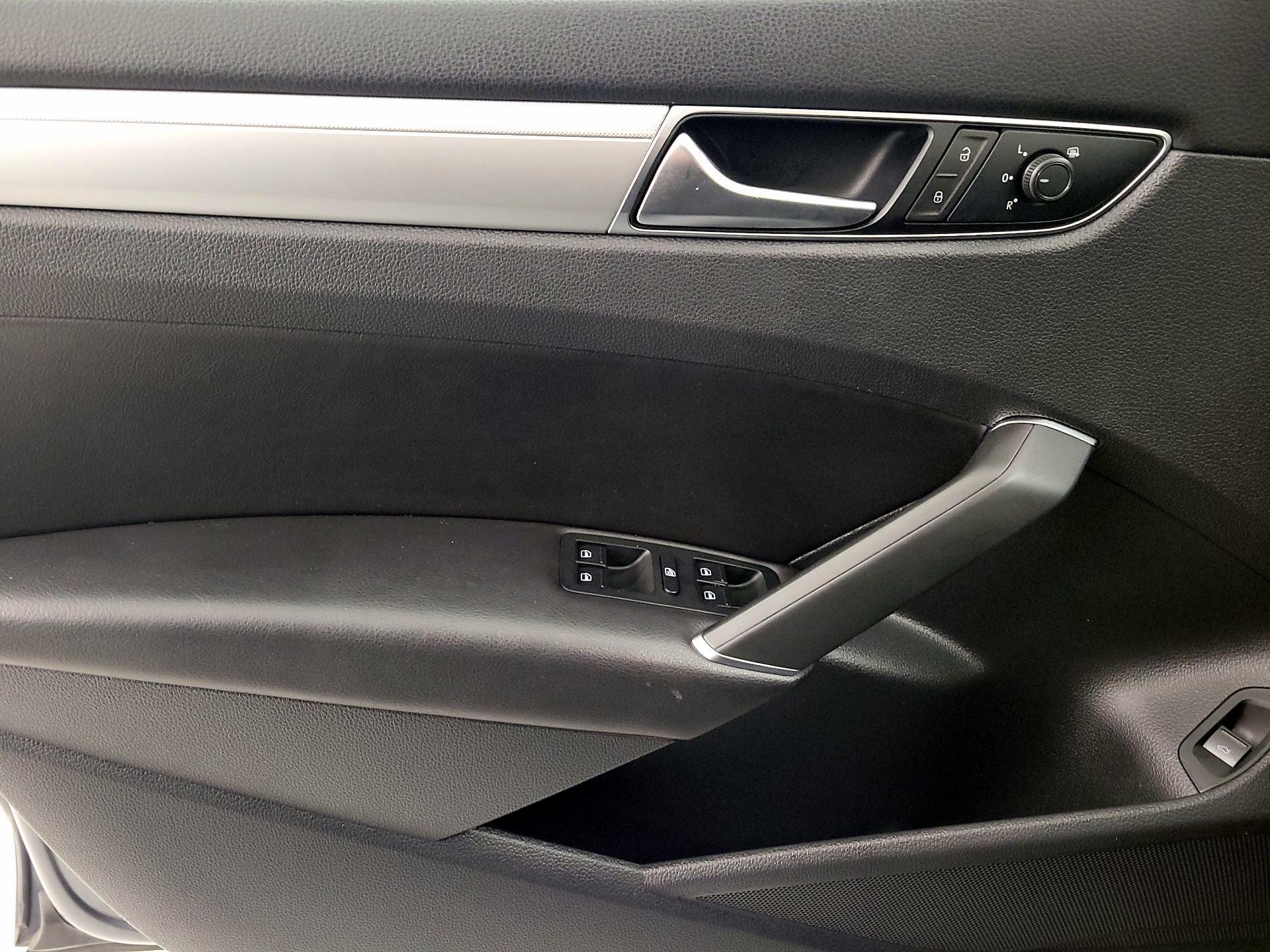 Thumbnail: 2019 Volkswagen Passat - 12