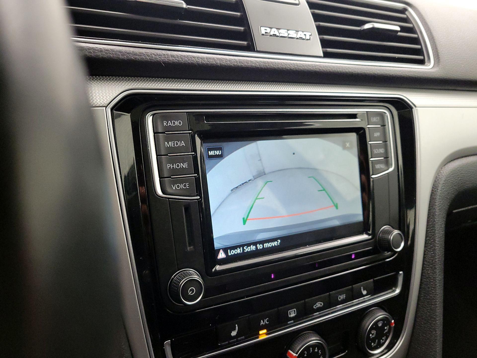 Thumbnail: 2019 Volkswagen Passat - 14