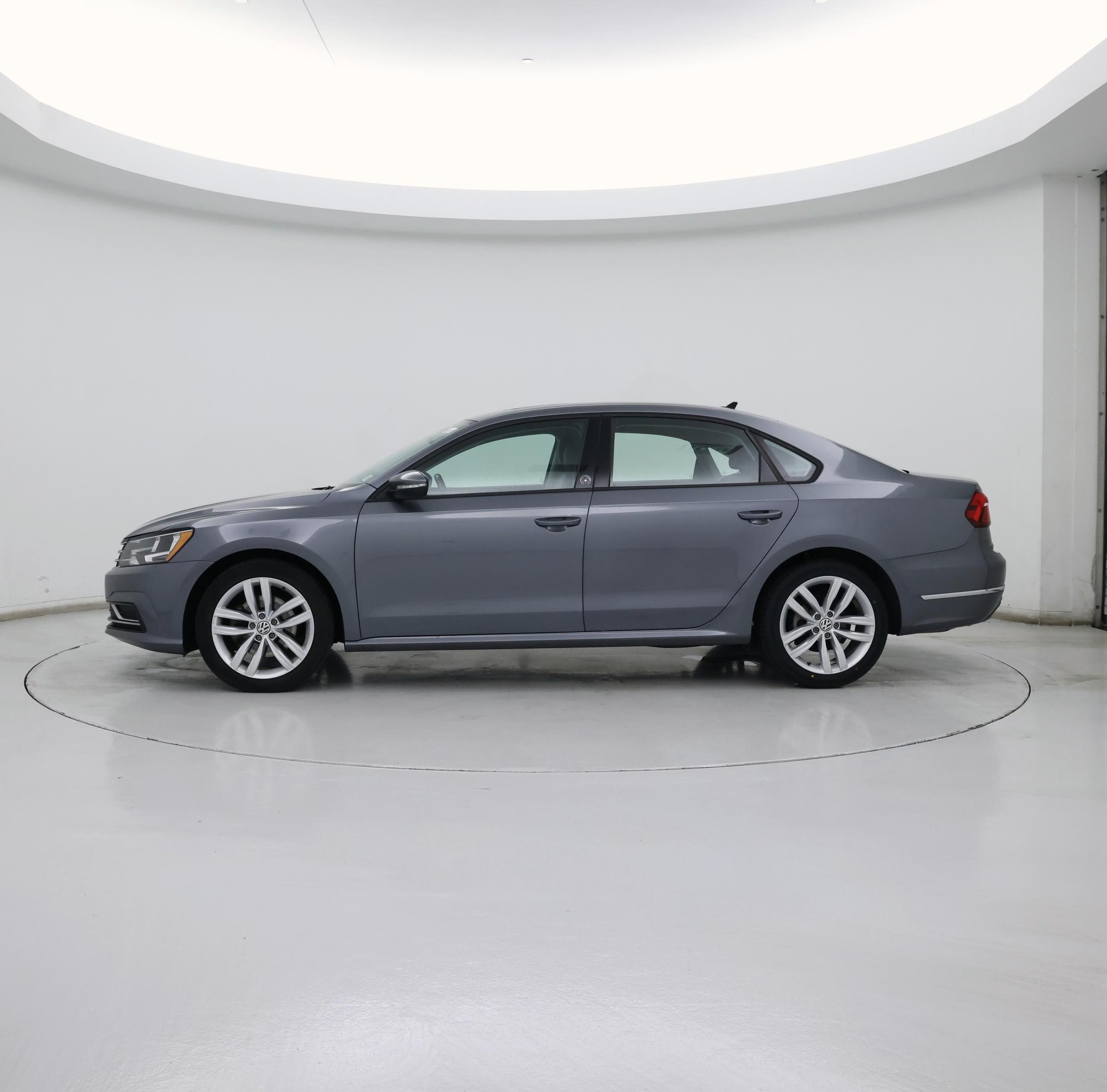 Thumbnail: 2019 Volkswagen Passat - 3
