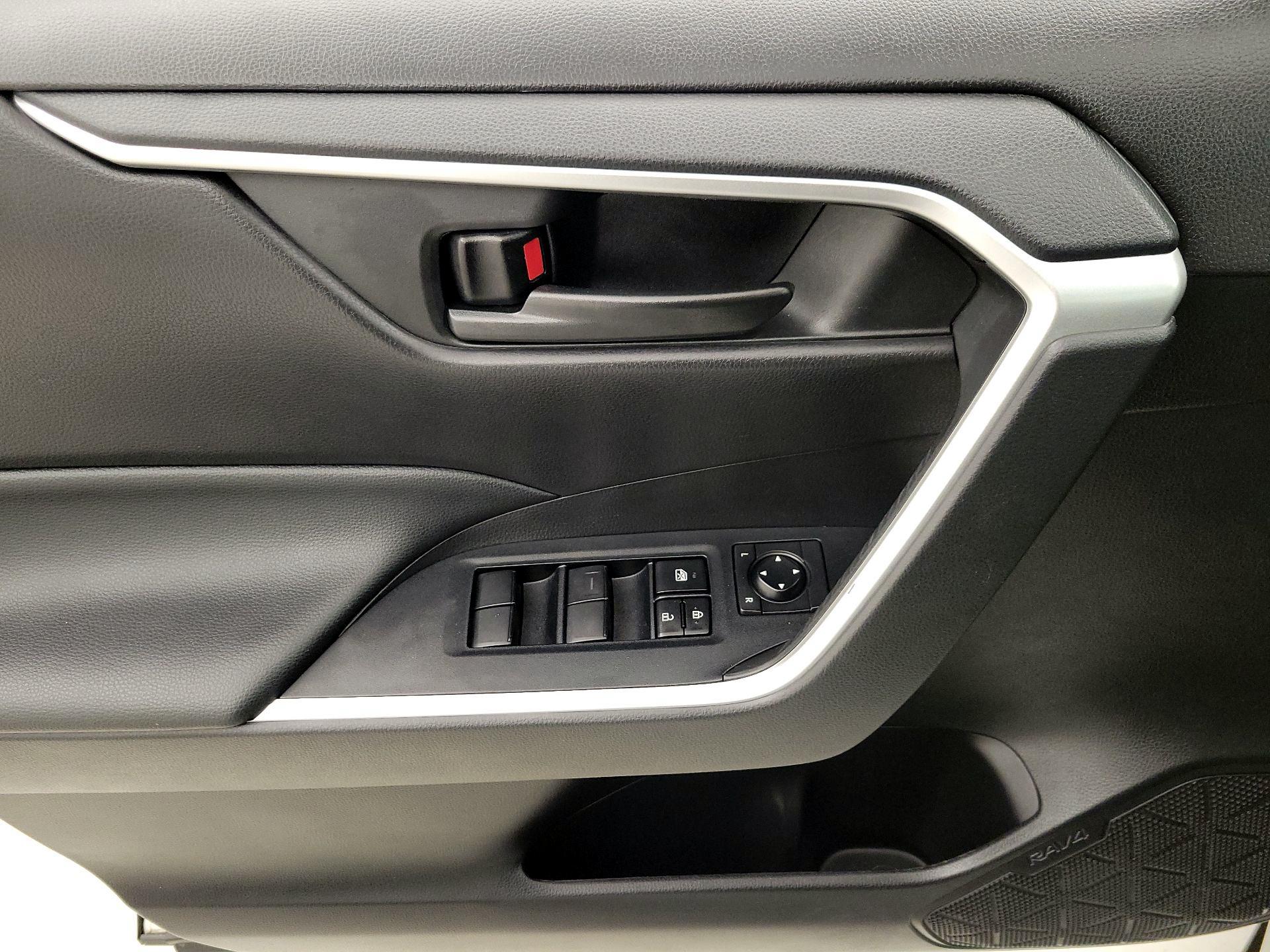 Thumbnail: 2022 Toyota RAV4 - 12