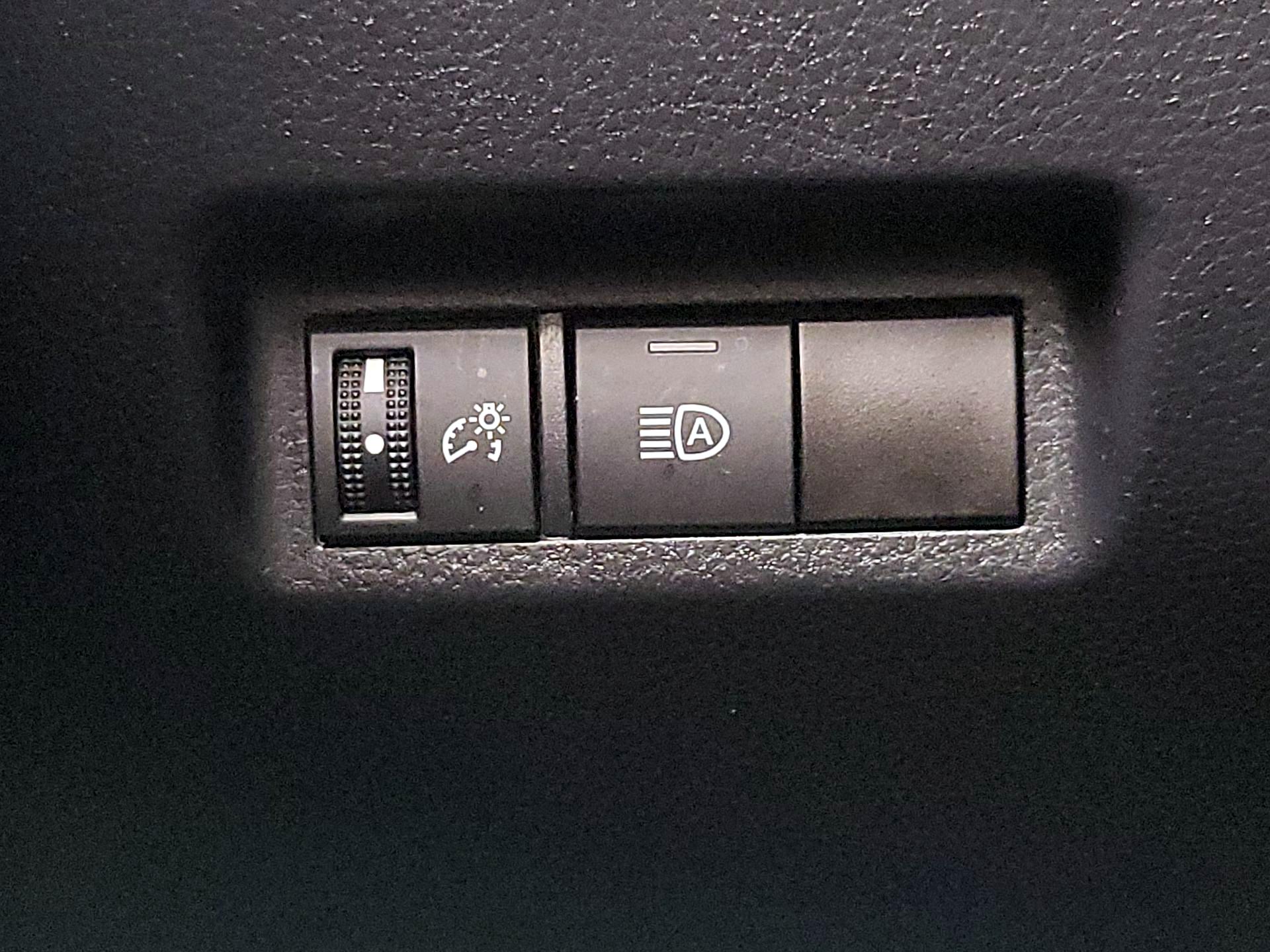 Thumbnail: 2022 Toyota RAV4 - 13