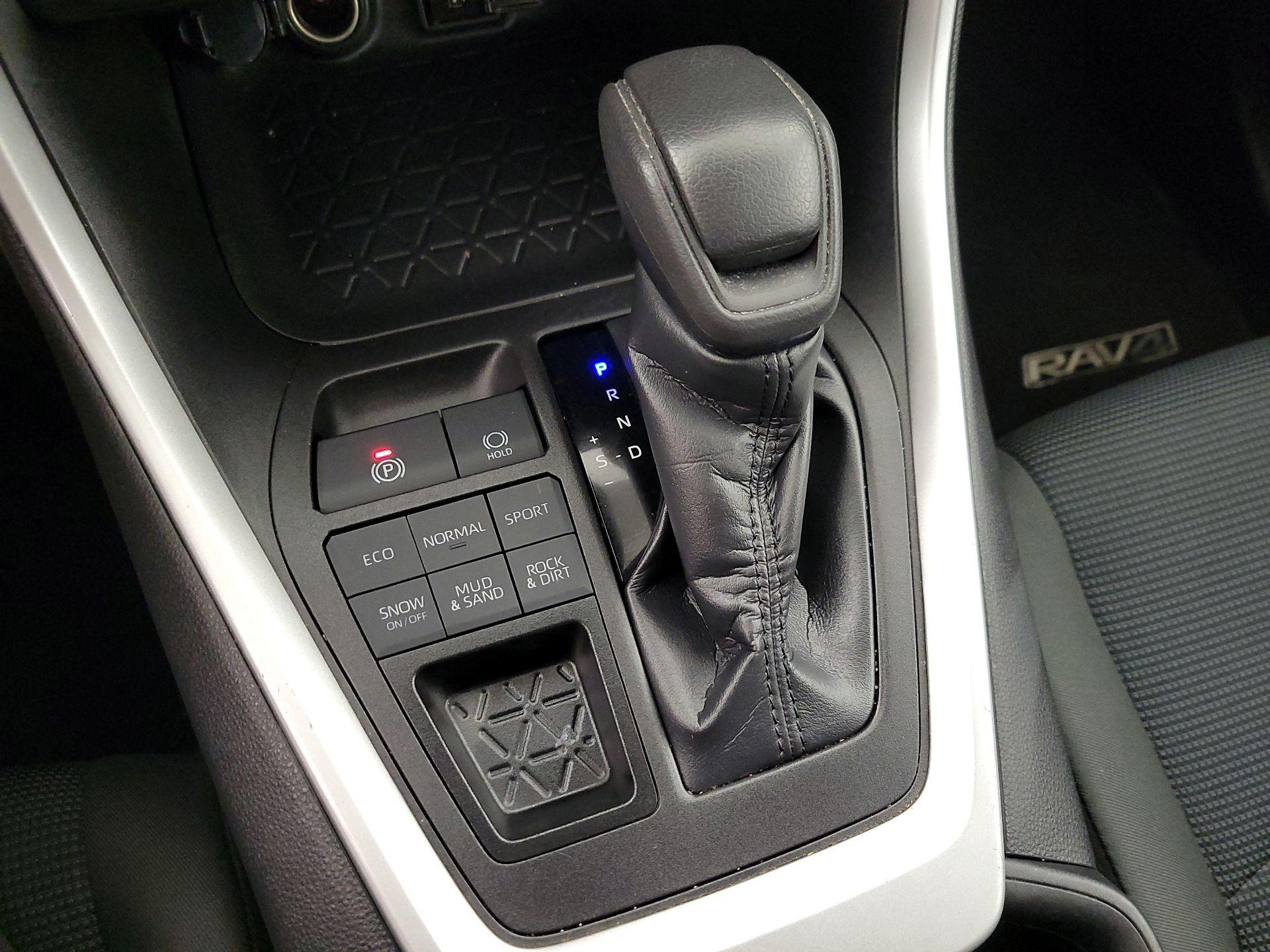 Thumbnail: 2022 Toyota RAV4 - 17