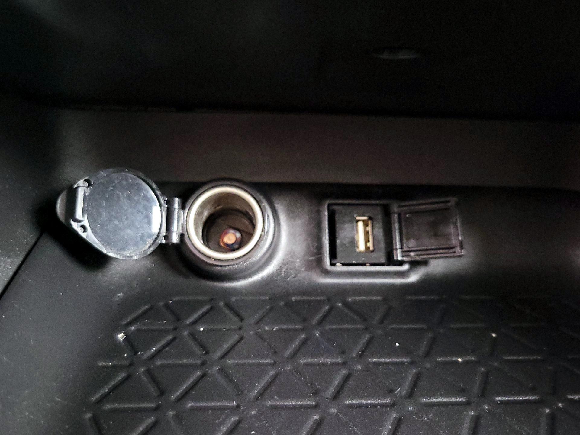 Thumbnail: 2022 Toyota RAV4 - 18