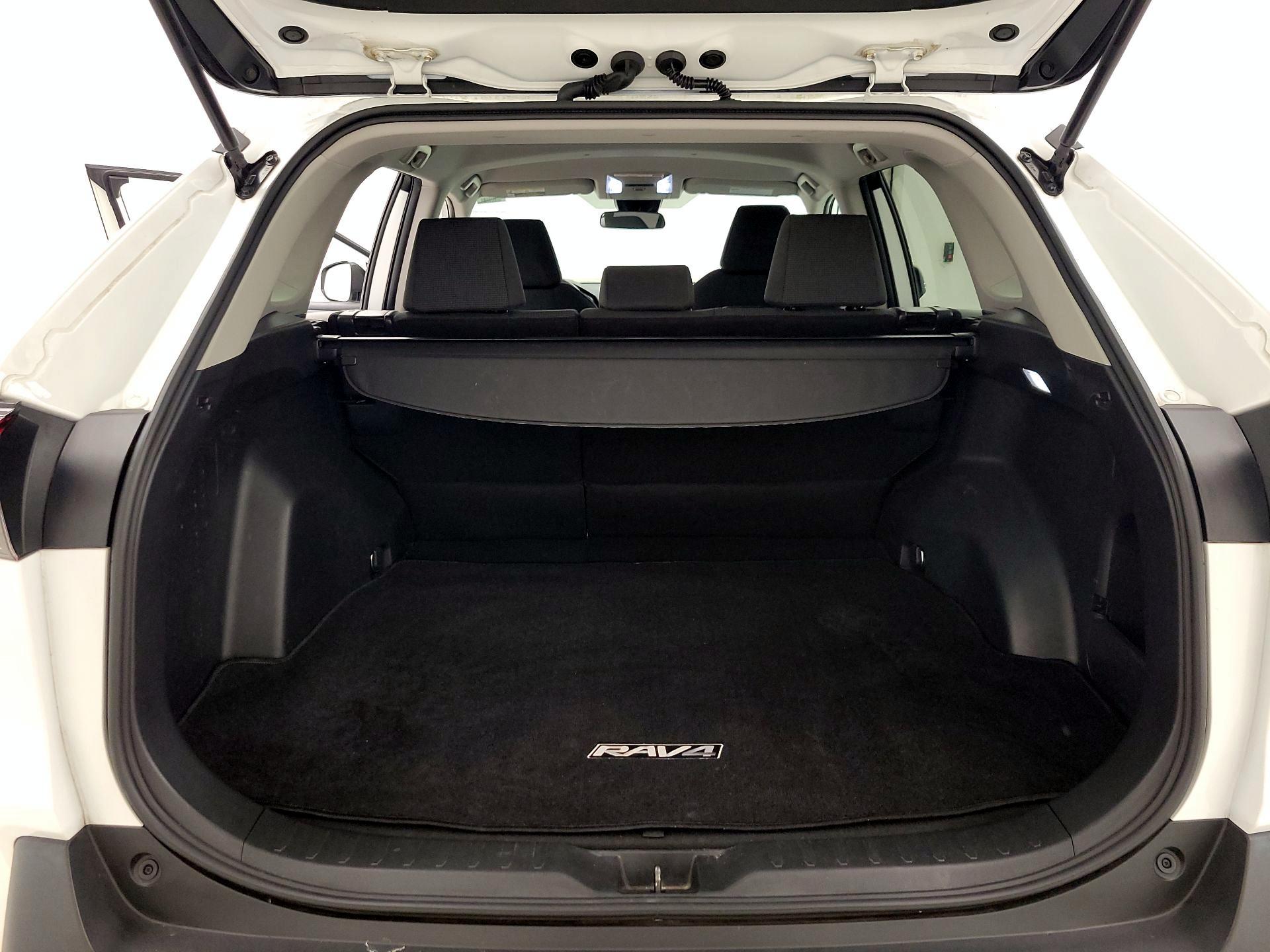 Thumbnail: 2022 Toyota RAV4 - 20