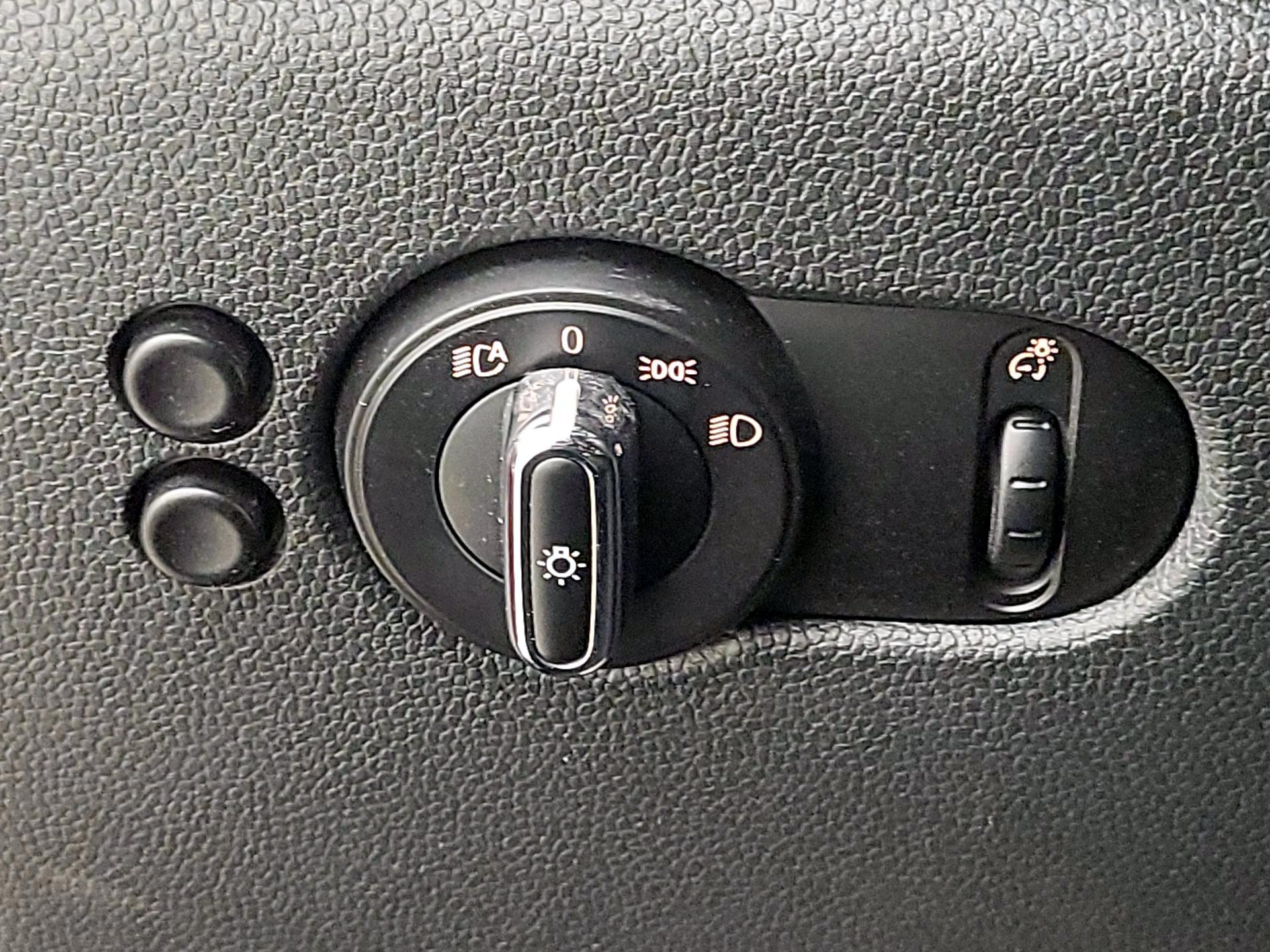Thumbnail: 2017 MINI Cooper Hardtop - 13