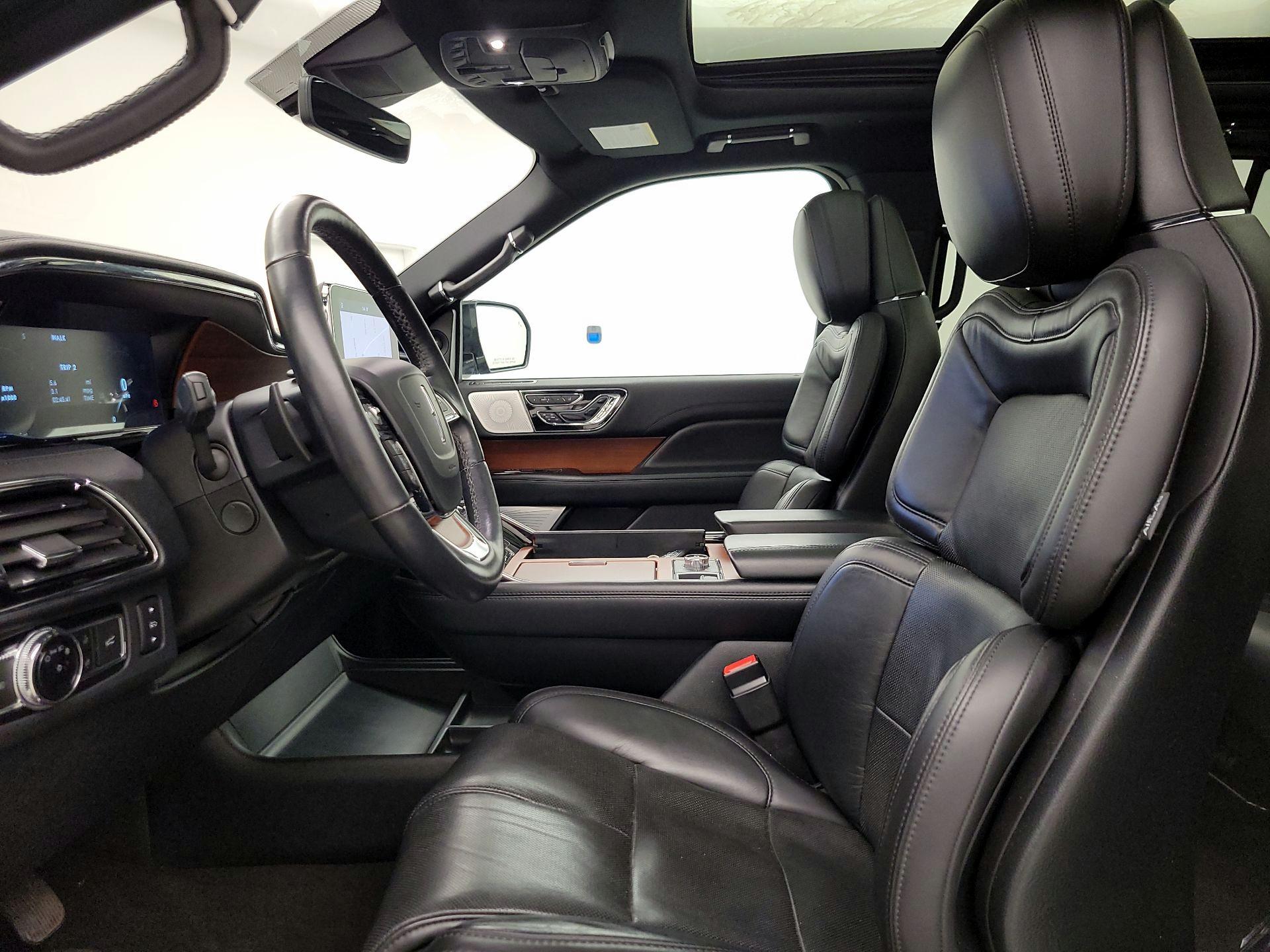 Thumbnail: 2020 Lincoln Navigator - 11