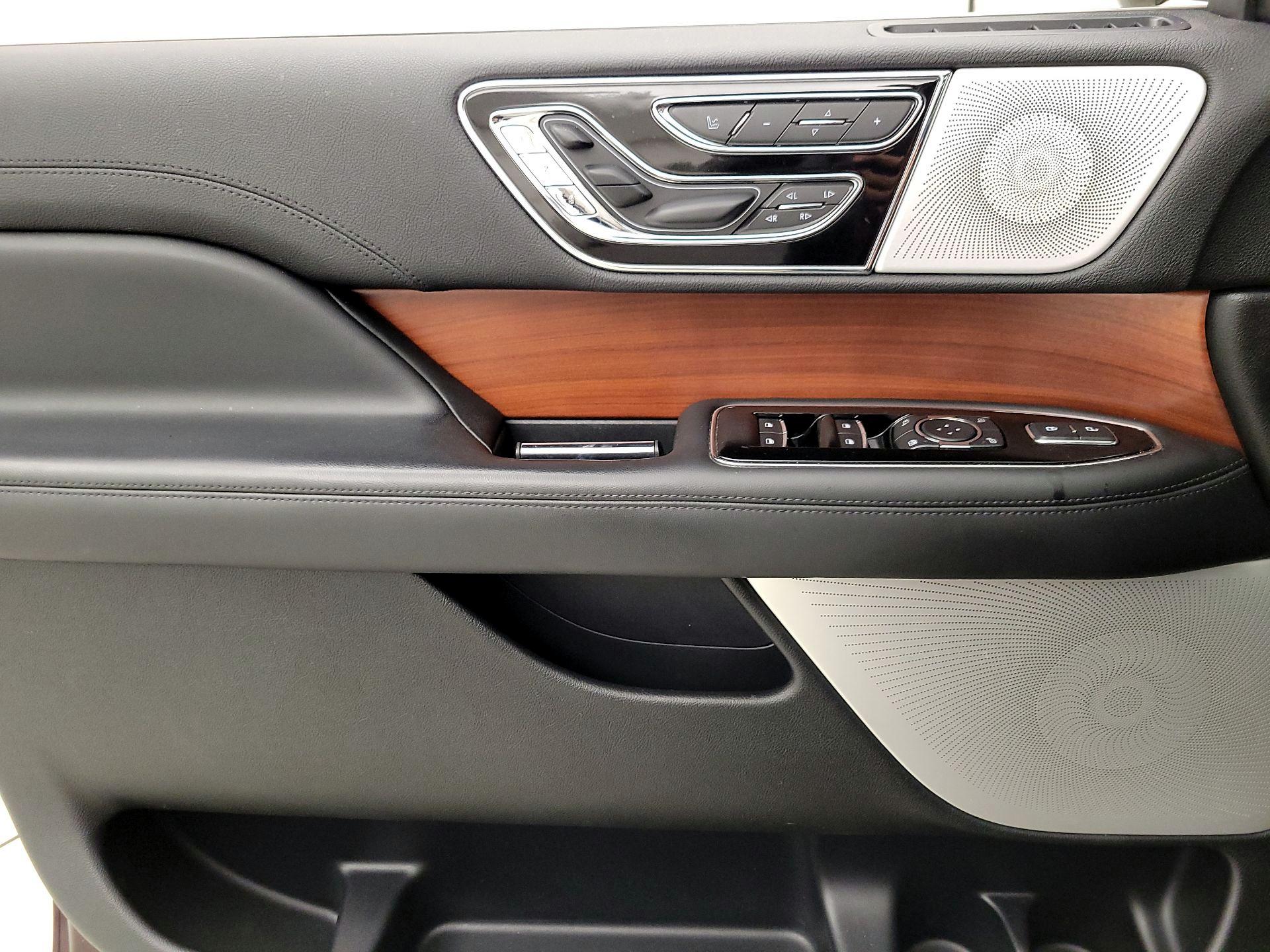 Thumbnail: 2020 Lincoln Navigator - 12