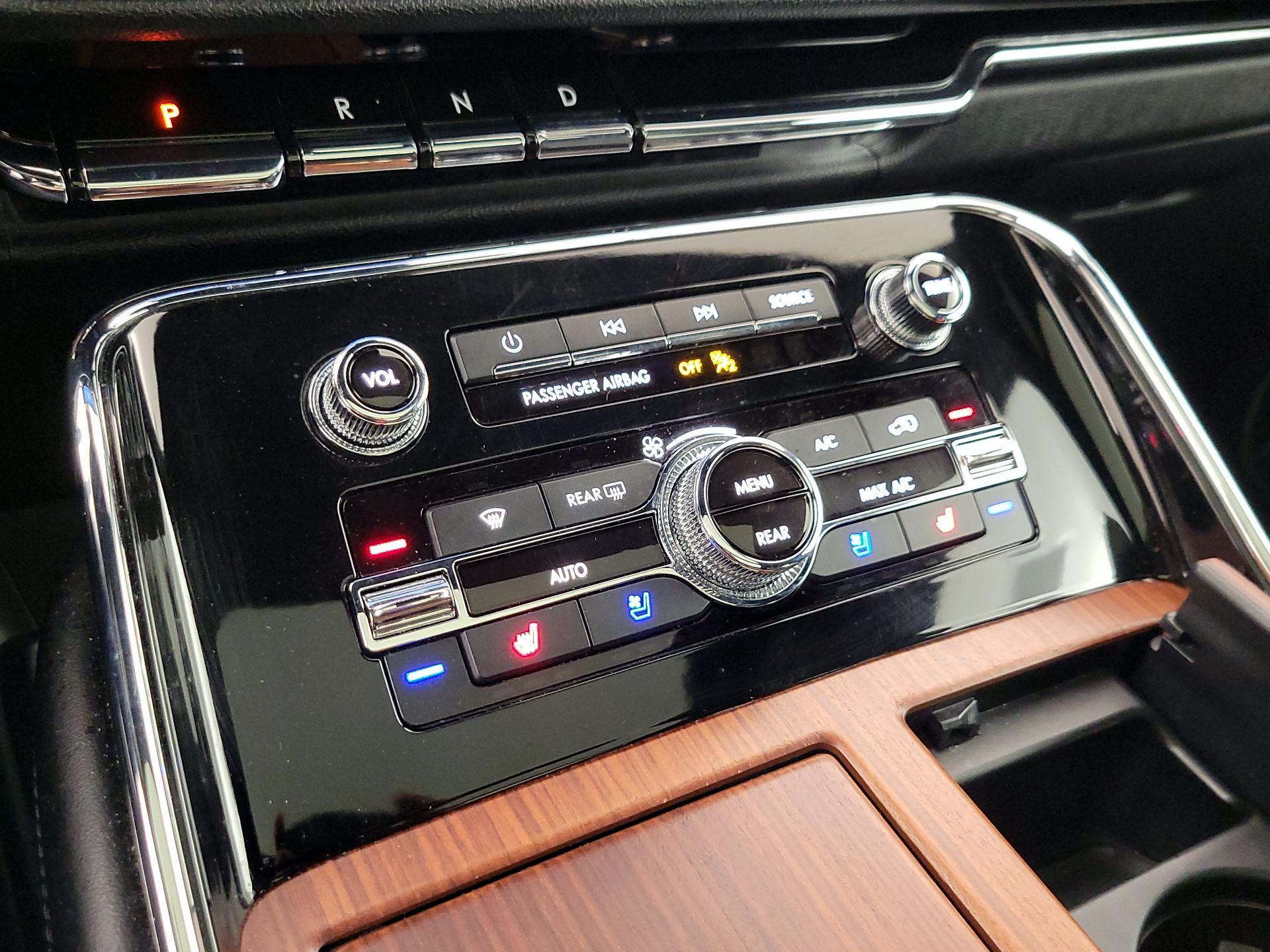 Thumbnail: 2020 Lincoln Navigator - 17