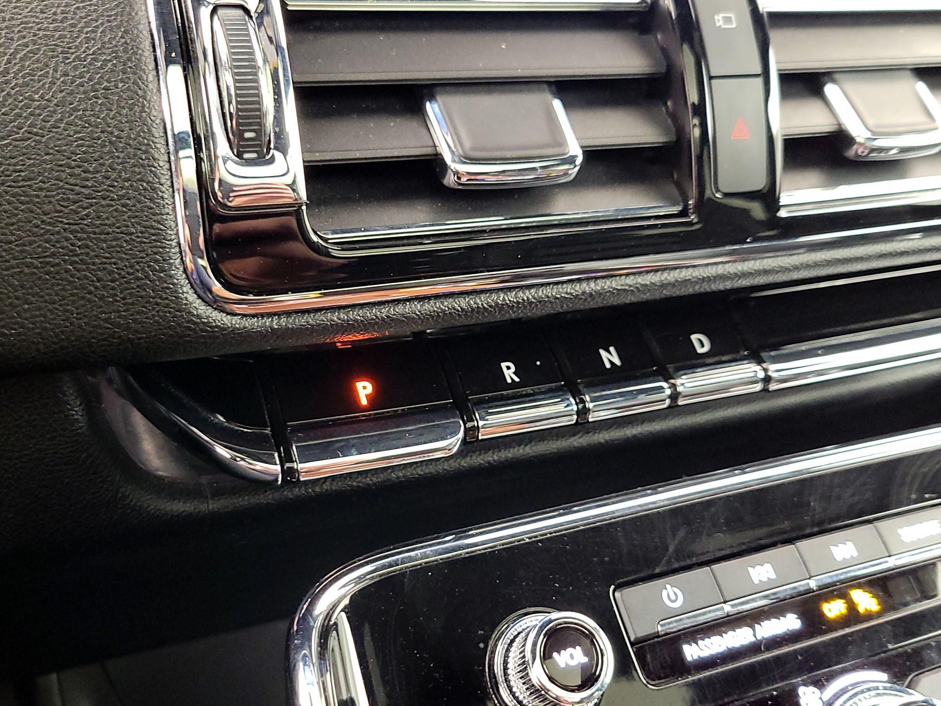 Thumbnail: 2020 Lincoln Navigator - 18