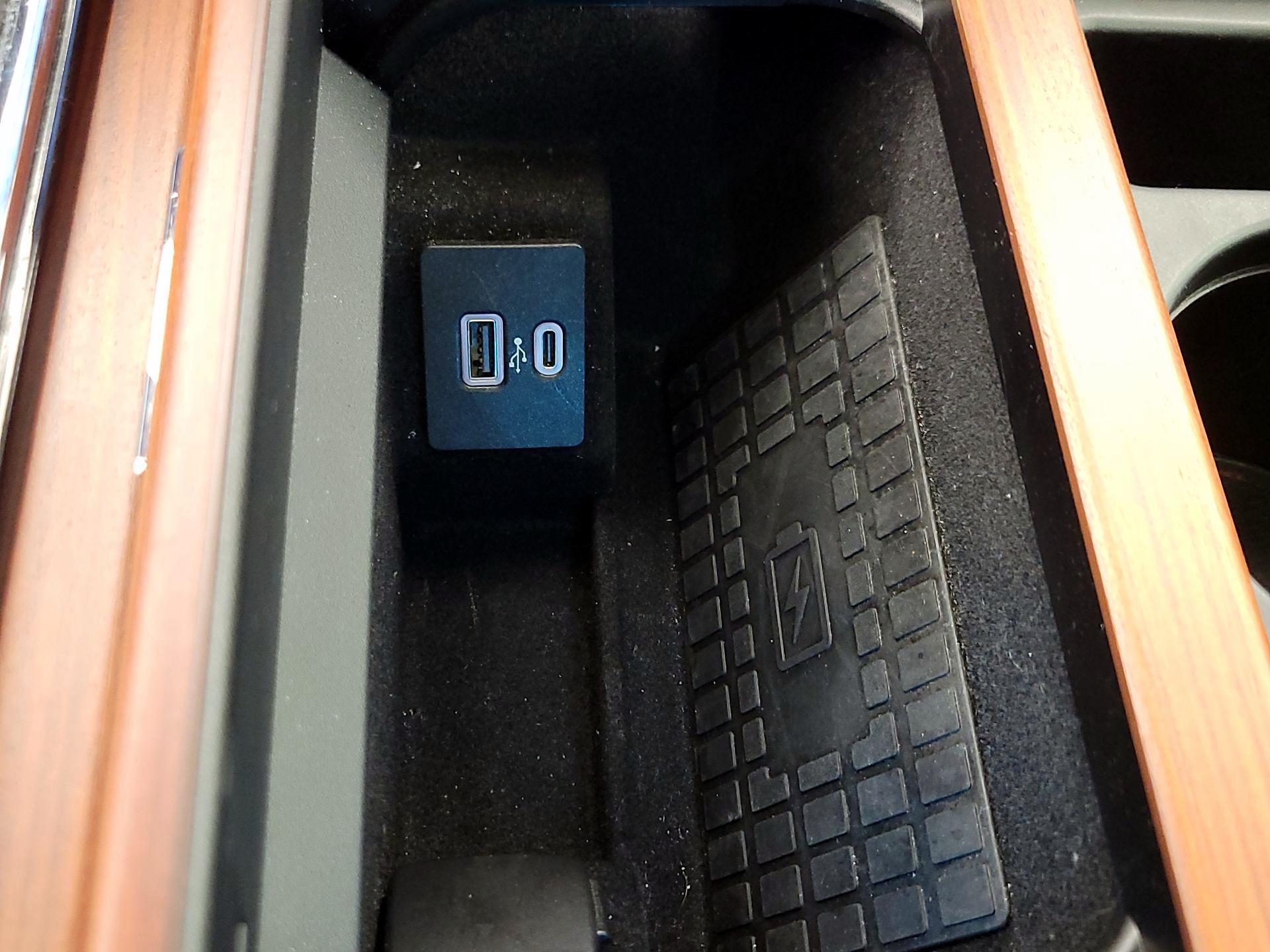 Thumbnail: 2020 Lincoln Navigator - 19