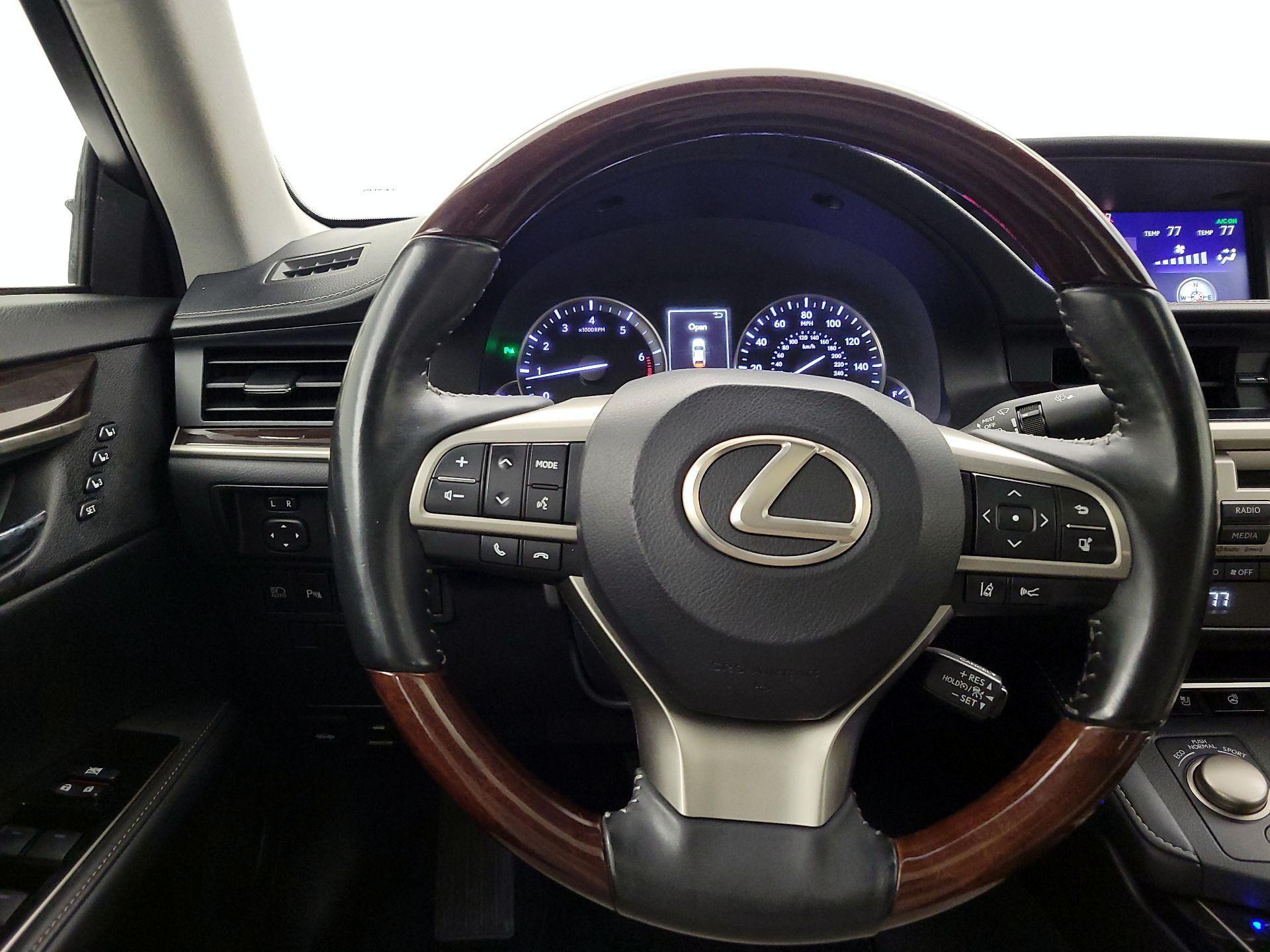 Thumbnail: 2018 Lexus ES - 10