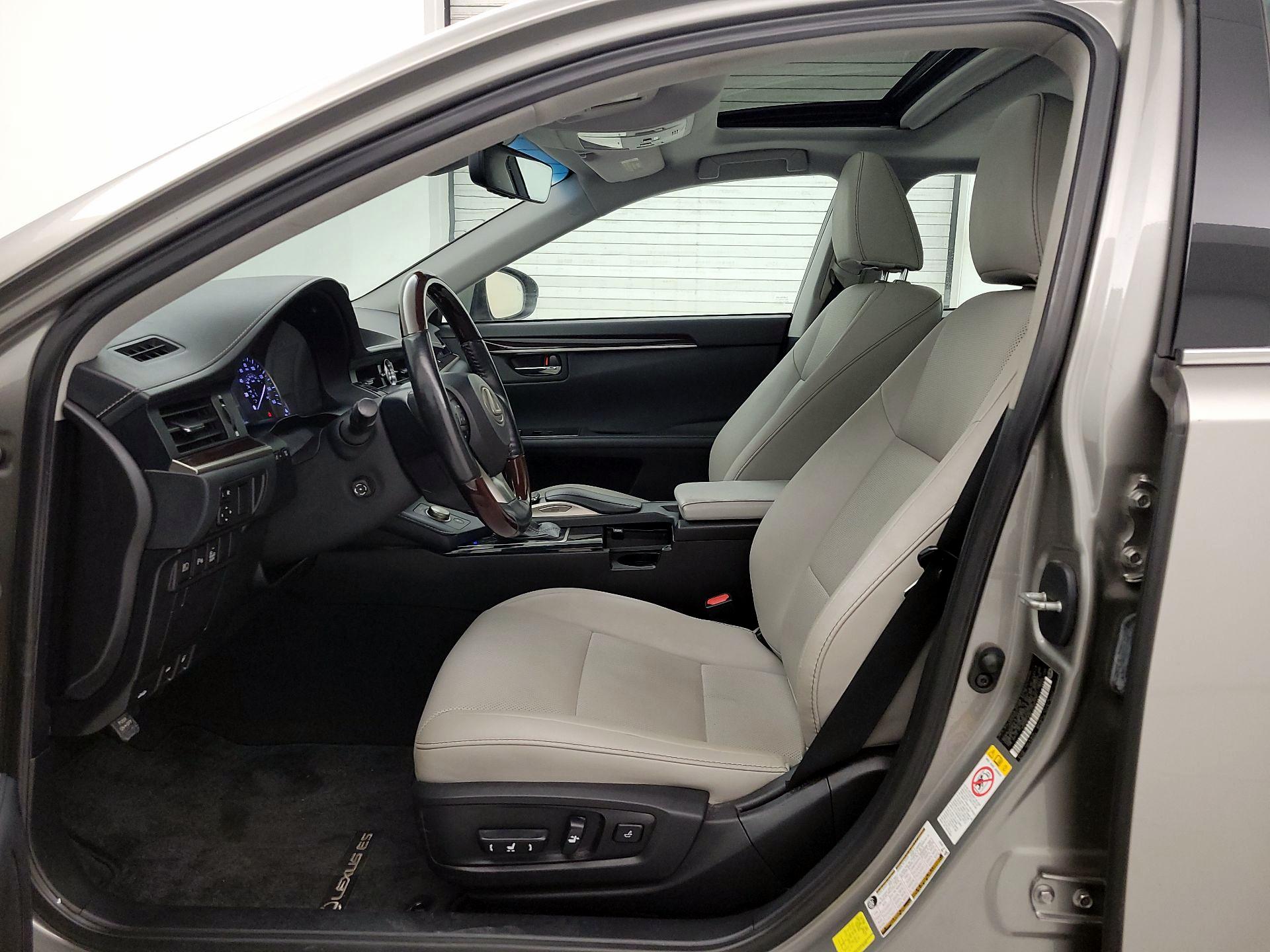 Thumbnail: 2018 Lexus ES - 11