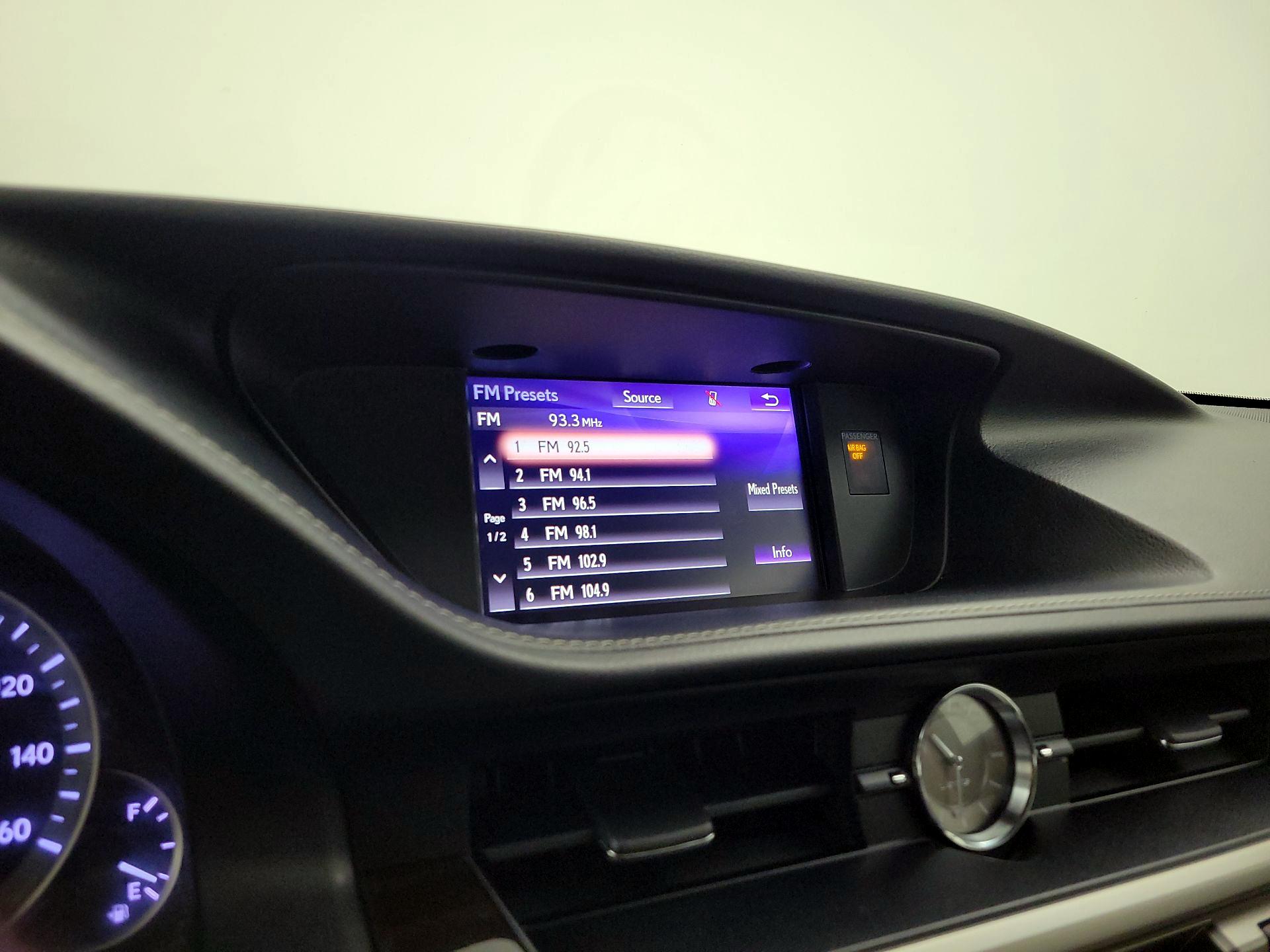 Thumbnail: 2018 Lexus ES - 15