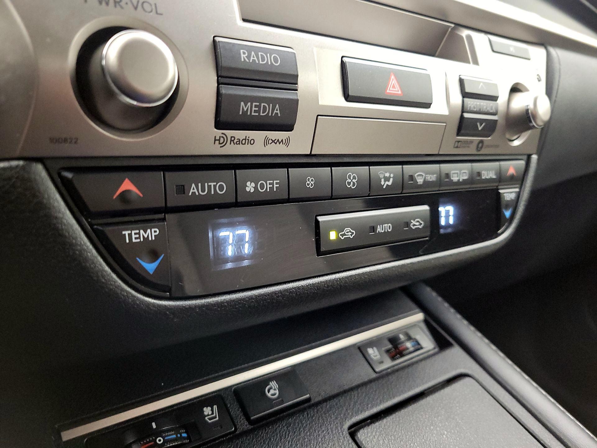 Thumbnail: 2018 Lexus ES - 16