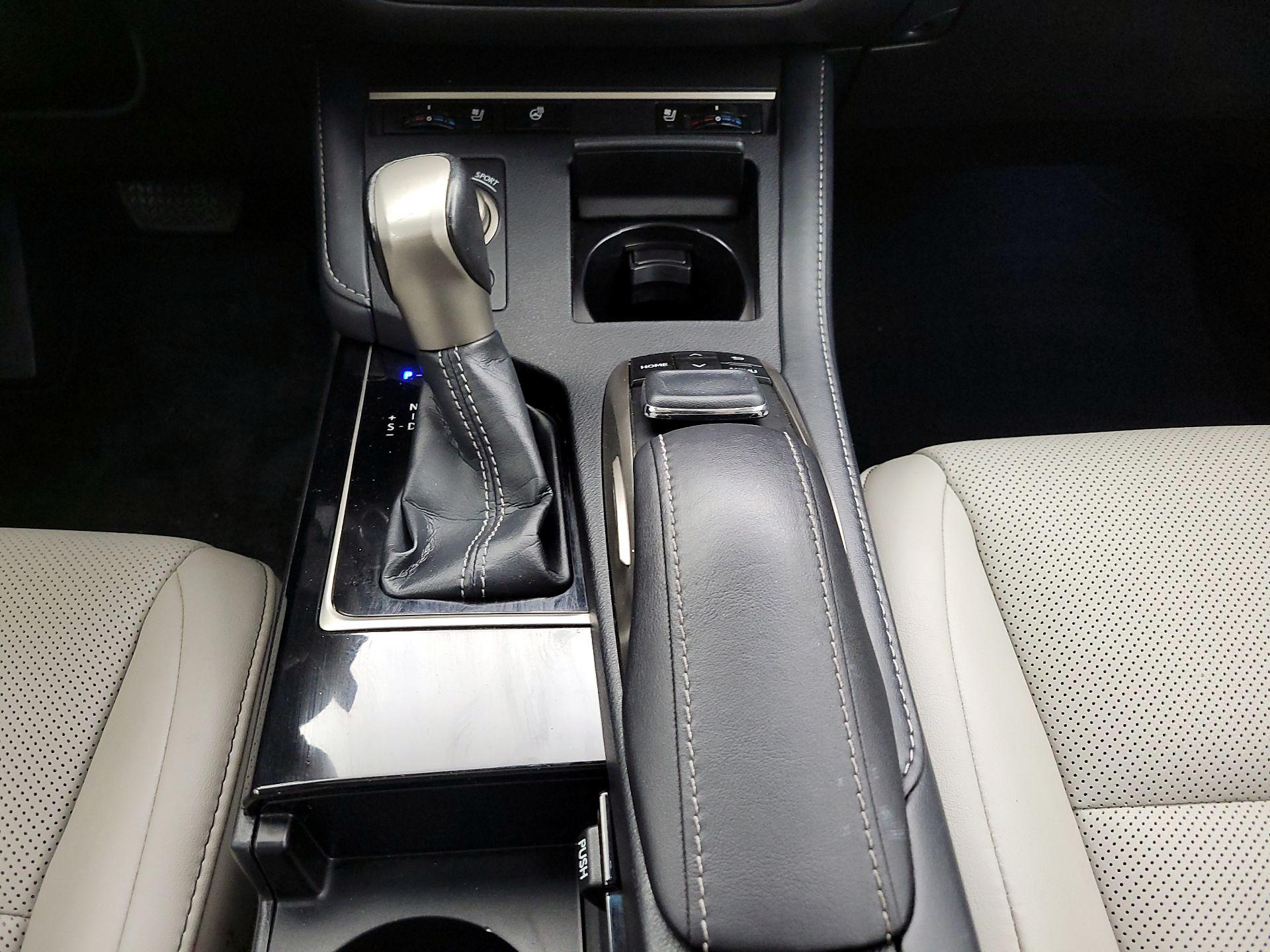 Thumbnail: 2018 Lexus ES - 17