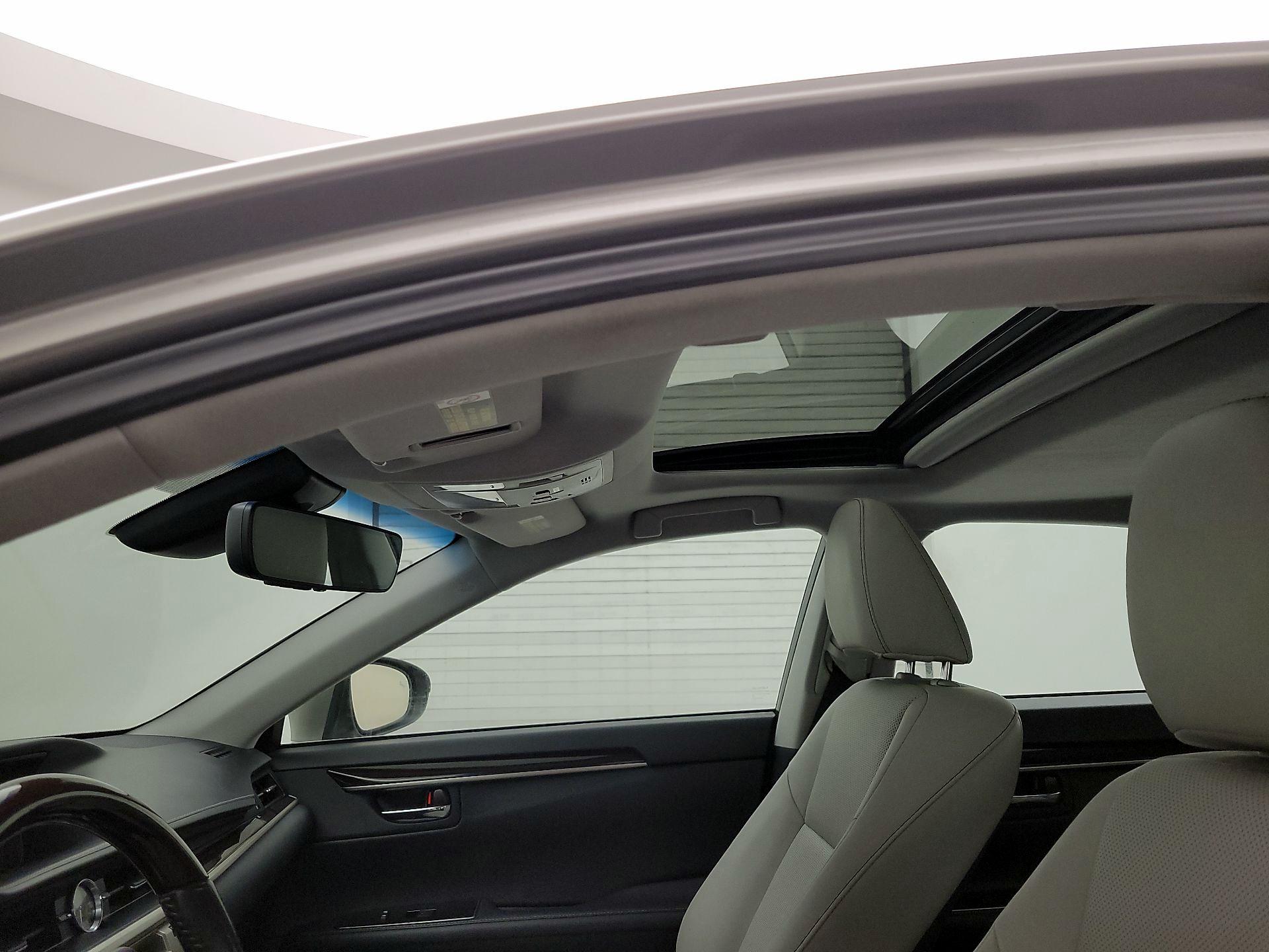 Thumbnail: 2018 Lexus ES - 18