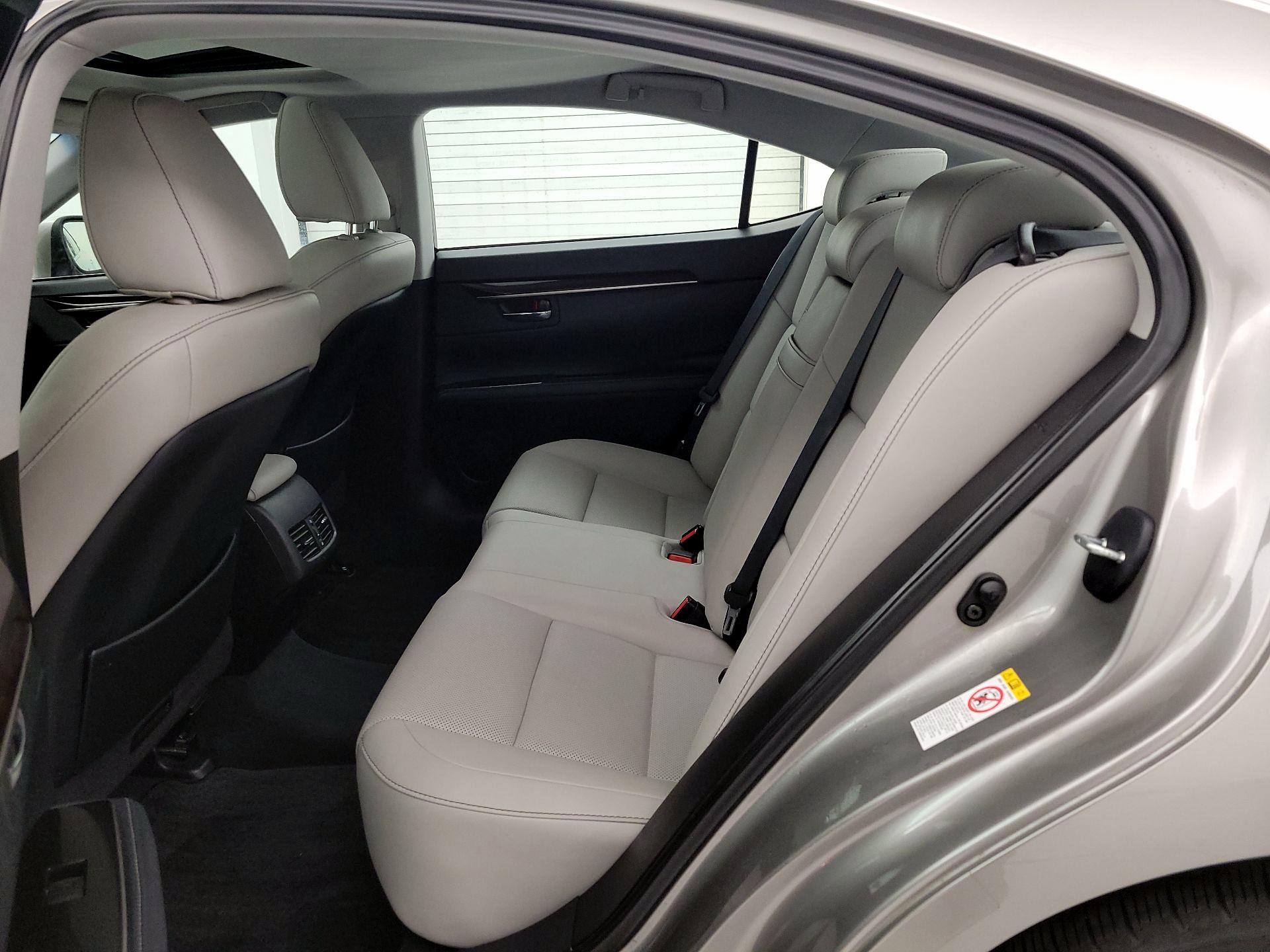 Thumbnail: 2018 Lexus ES - 19