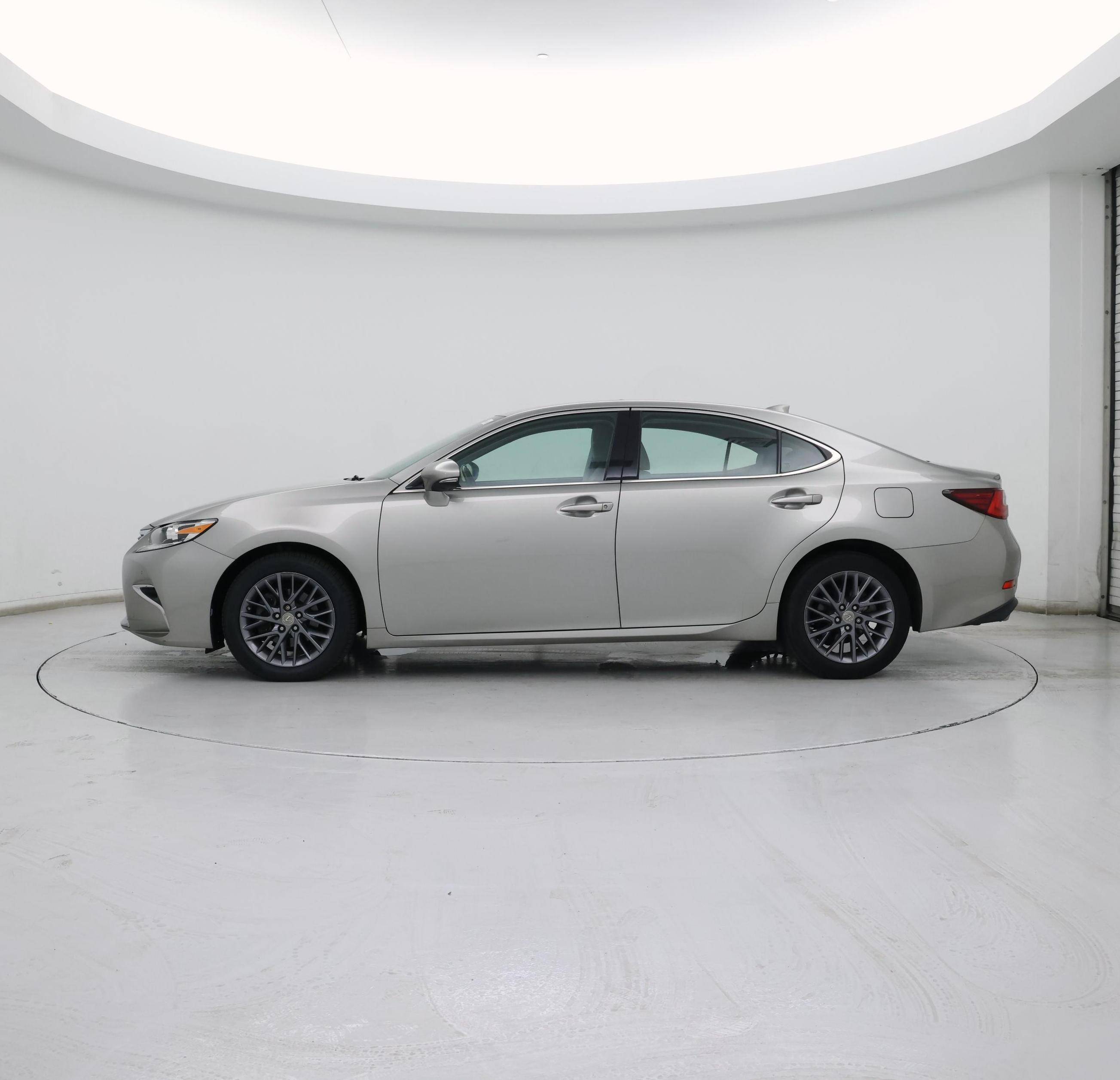 Thumbnail: 2018 Lexus ES - 3