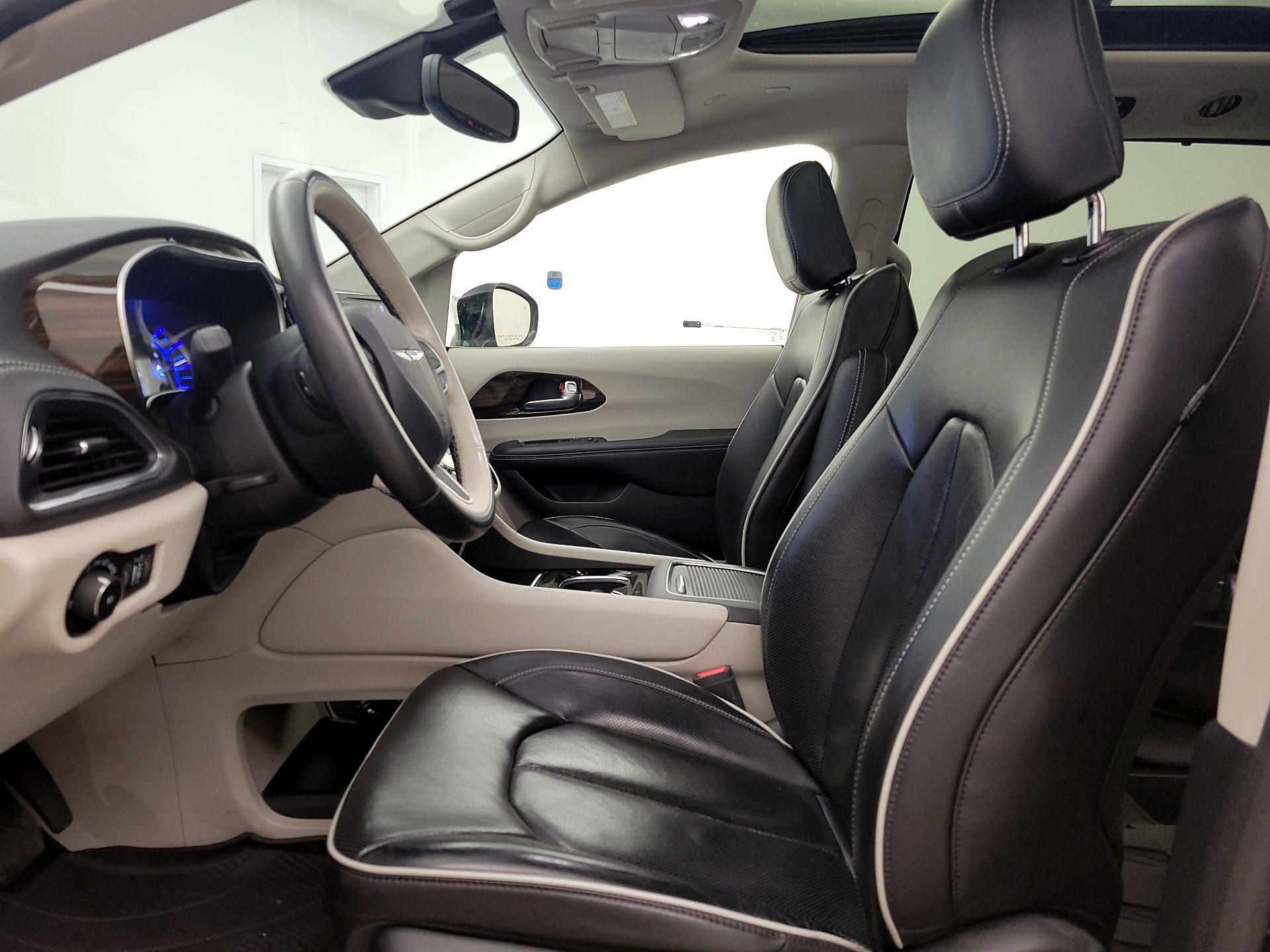 Thumbnail: 2021 Chrysler Pacifica - 11