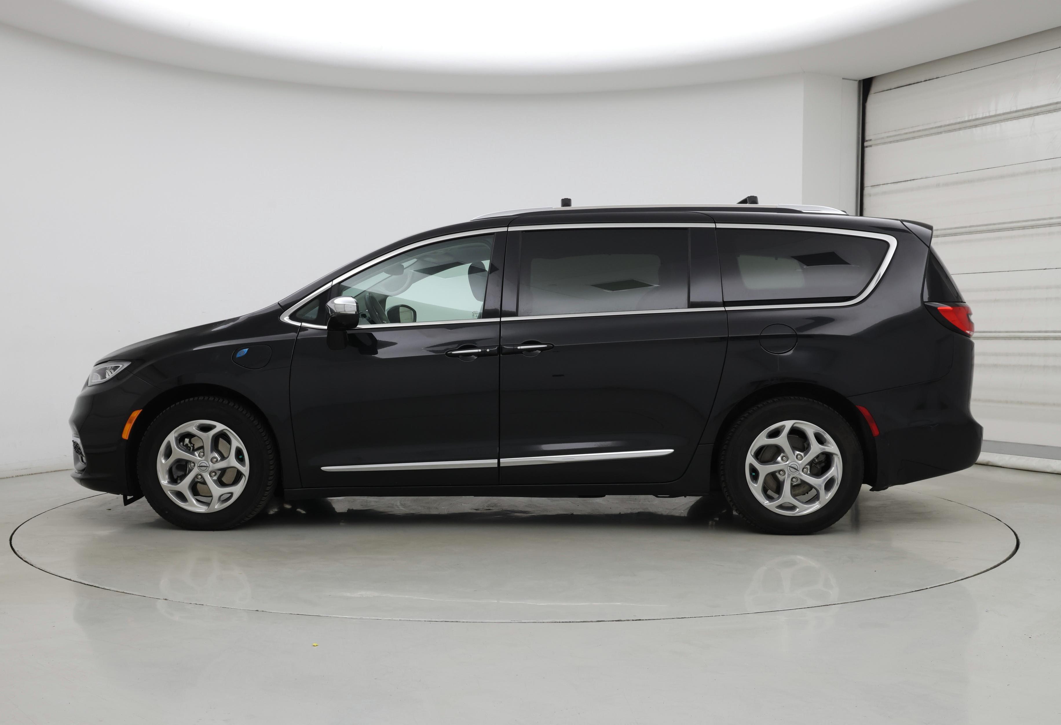 Thumbnail: 2021 Chrysler Pacifica - 3