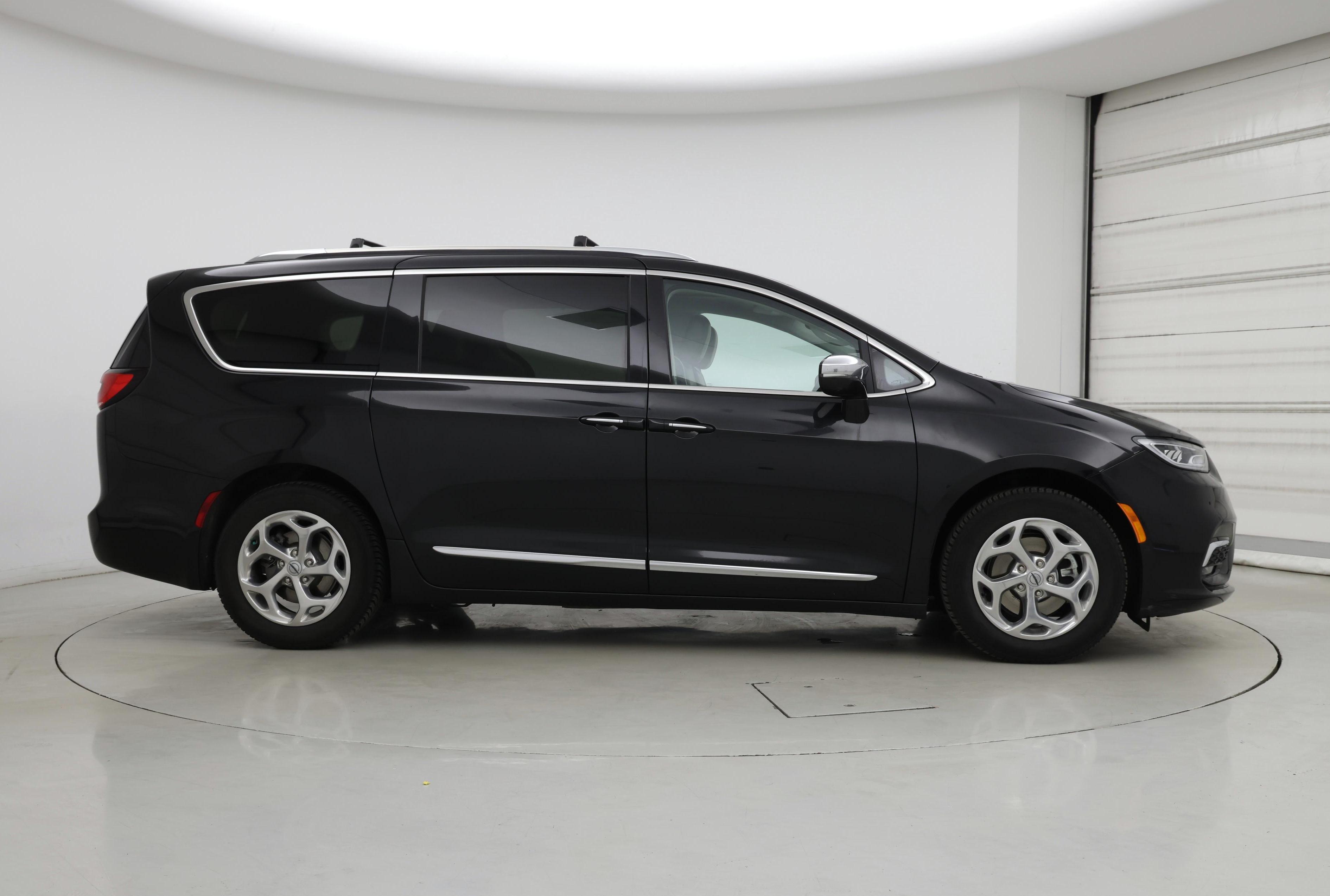 Thumbnail: 2021 Chrysler Pacifica - 7