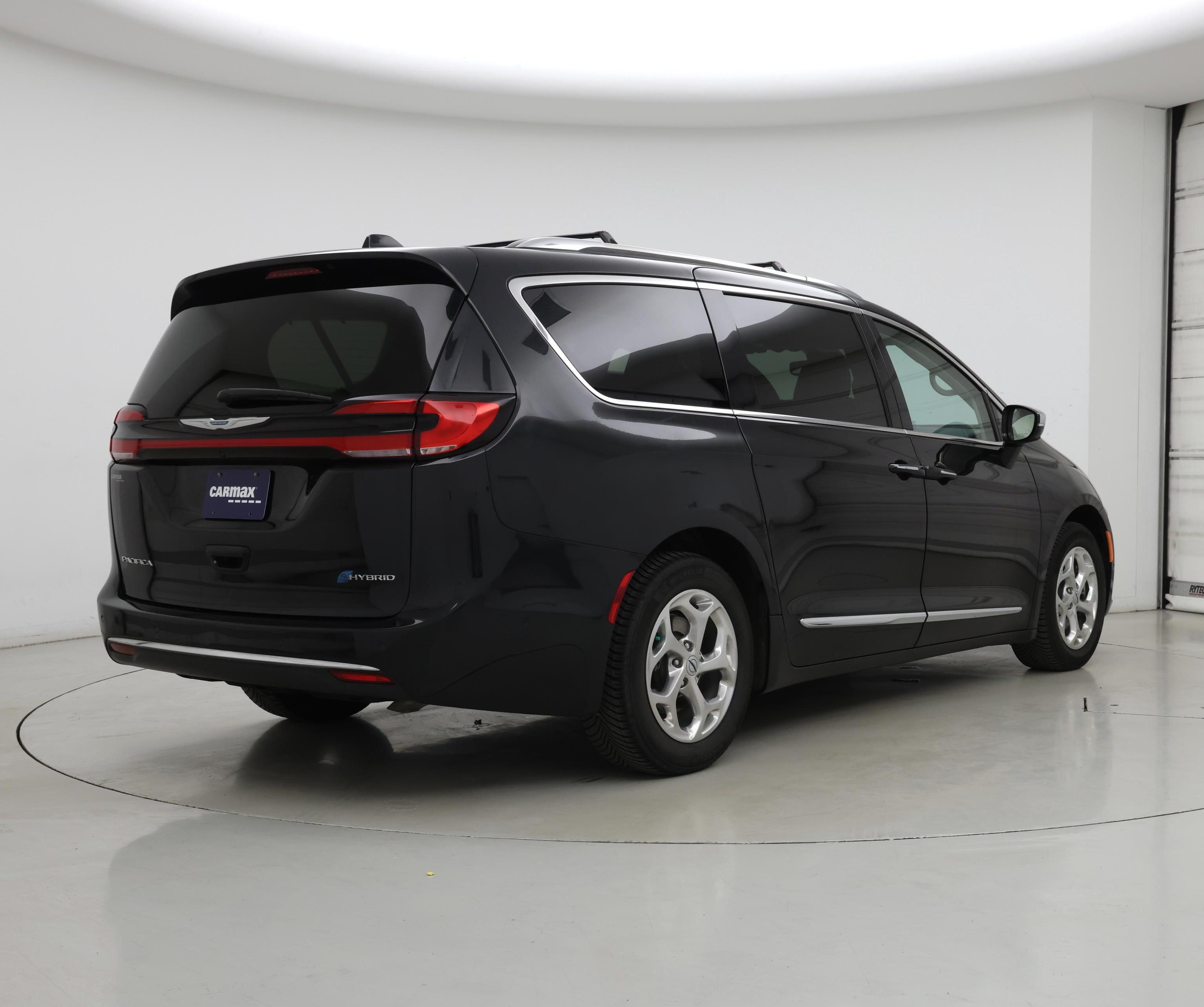 Thumbnail: 2021 Chrysler Pacifica - 8
