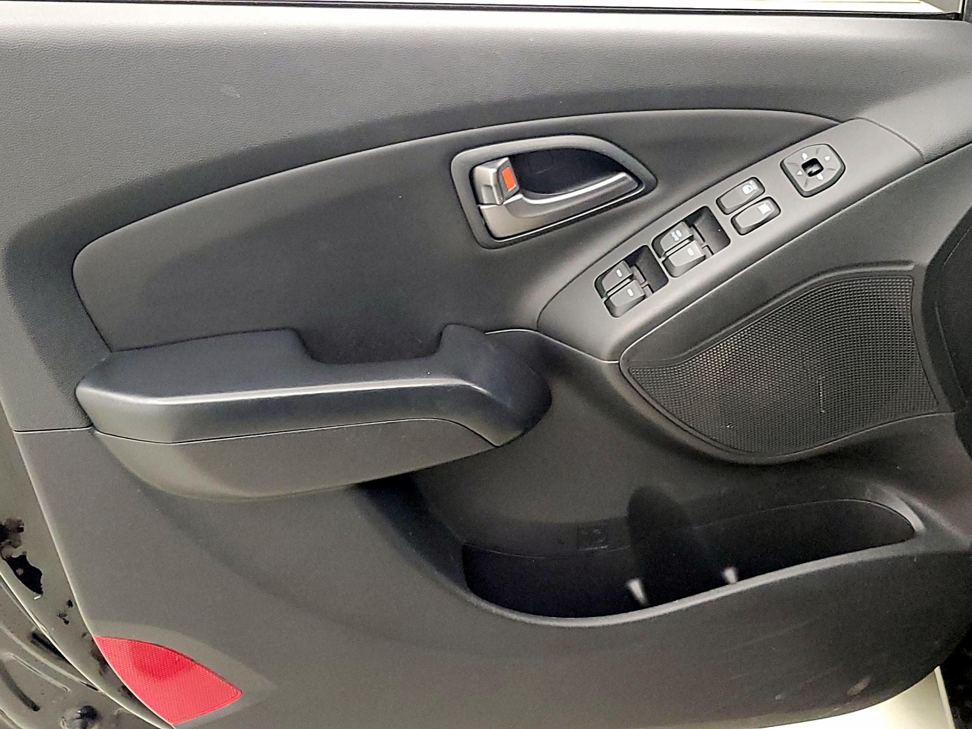Thumbnail: 2015 Hyundai Tucson - 12