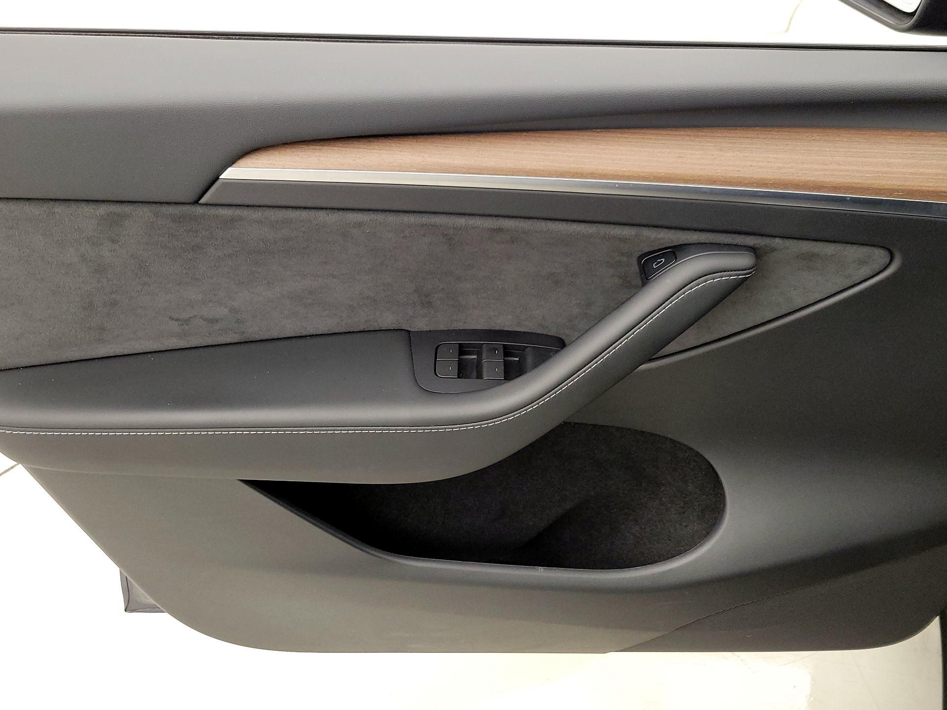 Thumbnail: 2023 Tesla Model Y - 12