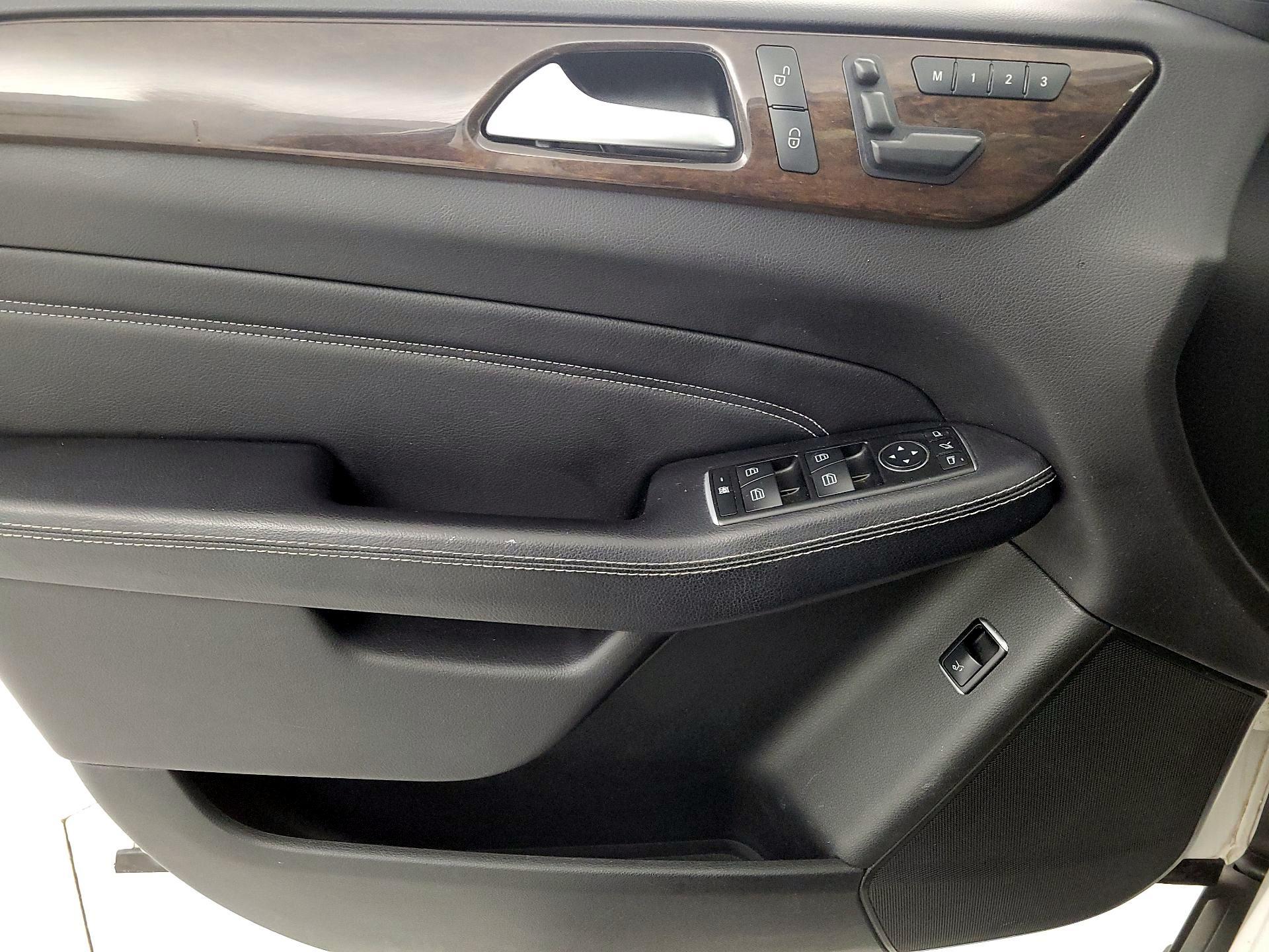 Thumbnail: 2015 Mercedes-Benz M-Class - 12