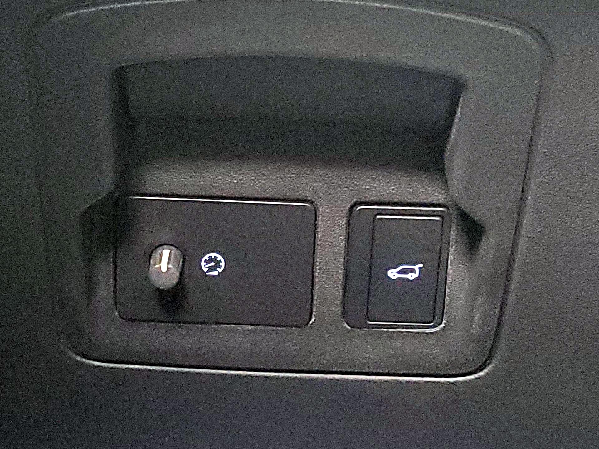 Thumbnail: 2026 Land Rover Range Rover Velar - 13