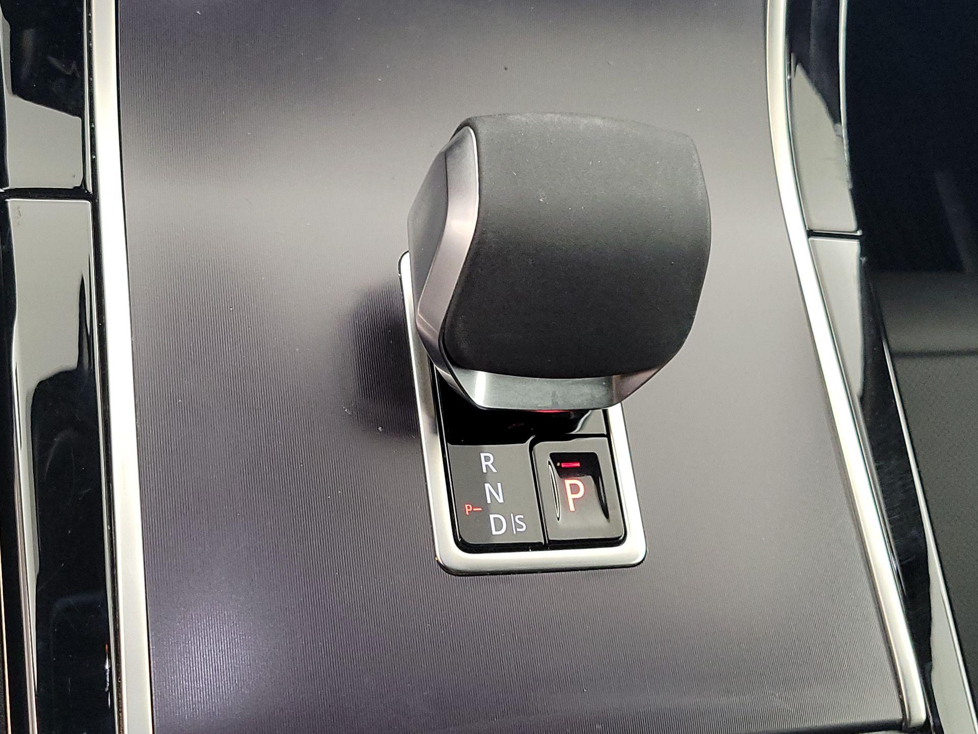 Thumbnail: 2026 Land Rover Range Rover Velar - 18