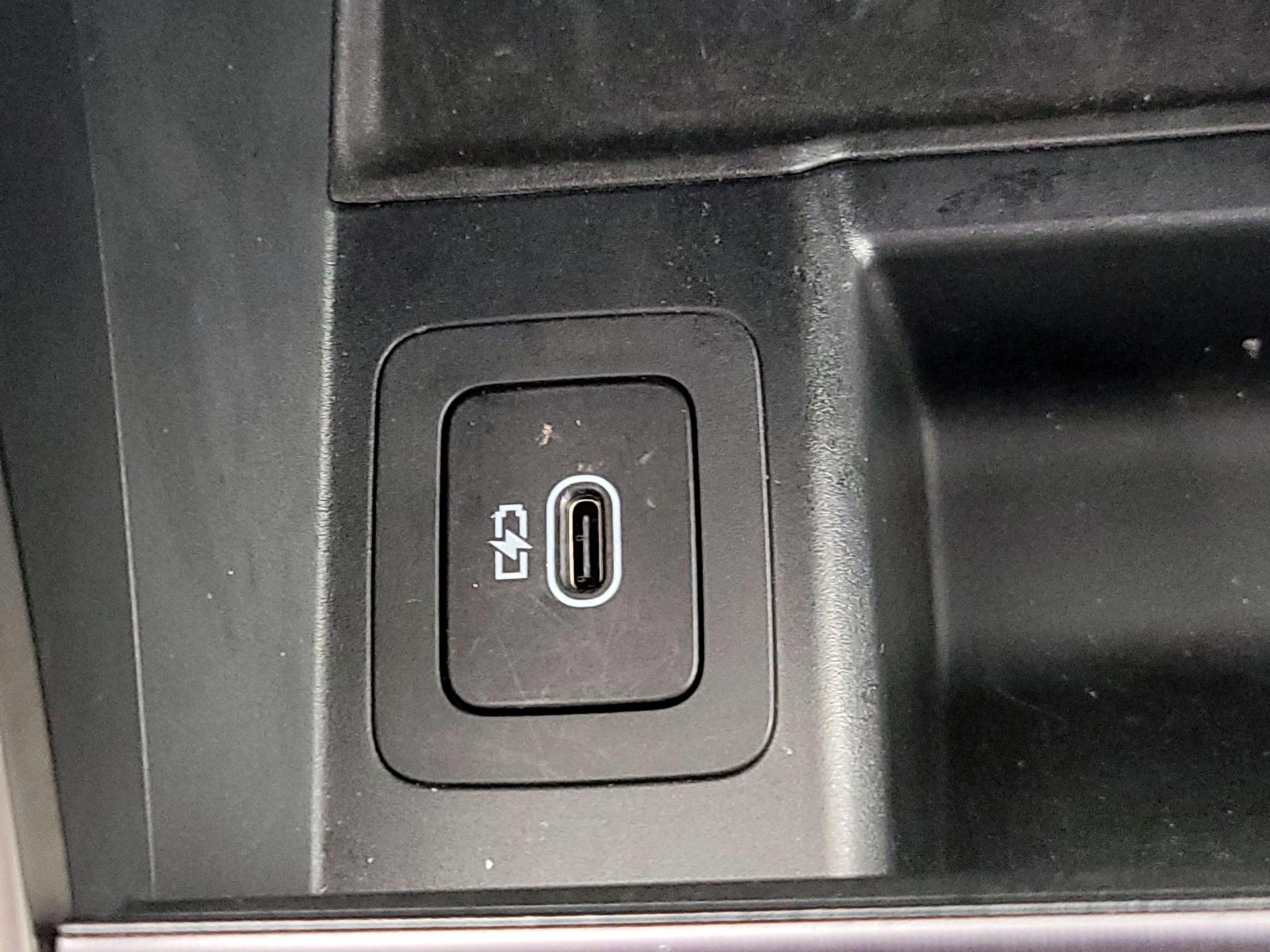 Thumbnail: 2026 Land Rover Range Rover Velar - 19