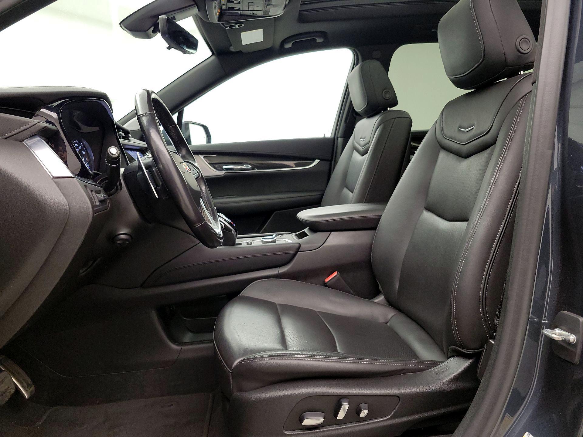 Thumbnail: 2021 Cadillac XT6 - 11