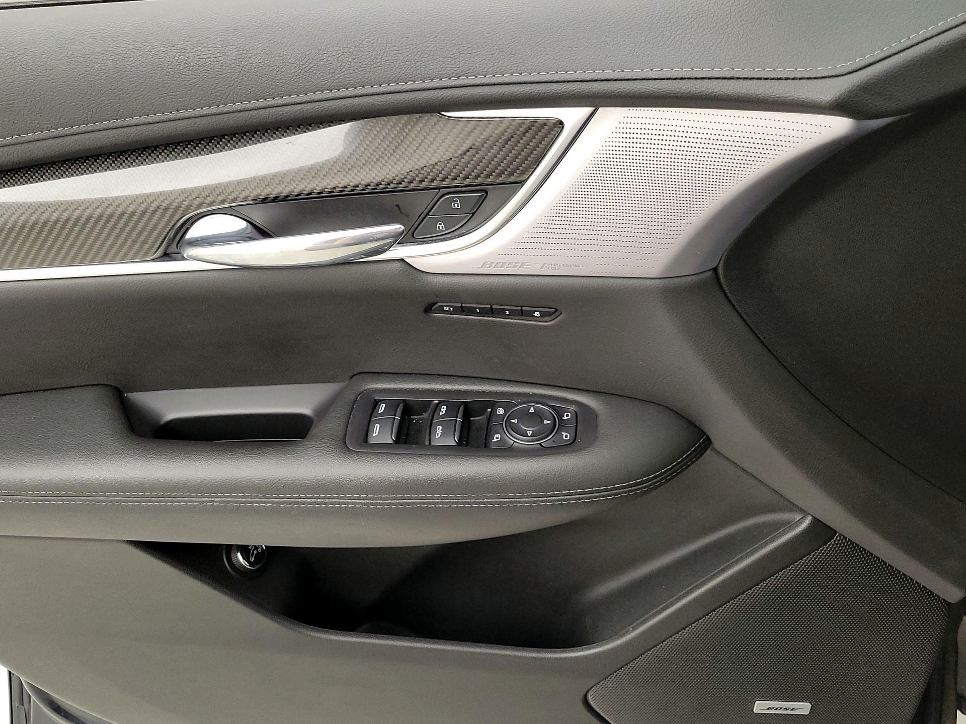 Thumbnail: 2021 Cadillac XT6 - 12