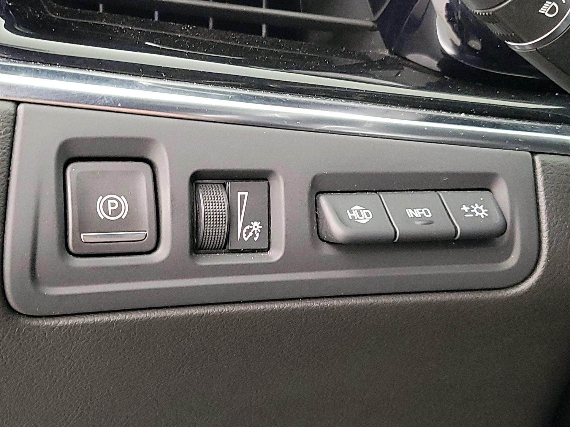 Thumbnail: 2021 Cadillac XT6 - 13