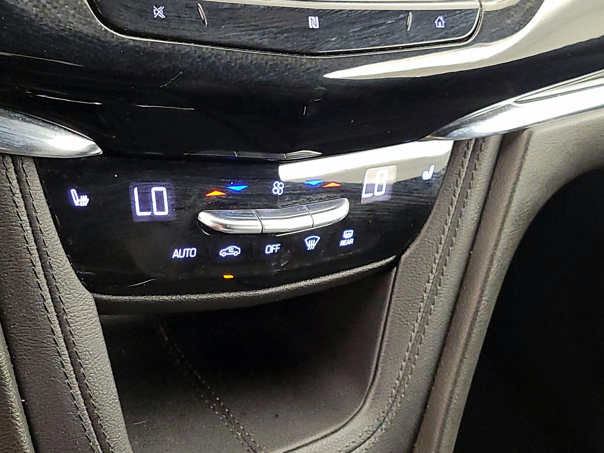 Thumbnail: 2021 Cadillac XT6 - 17