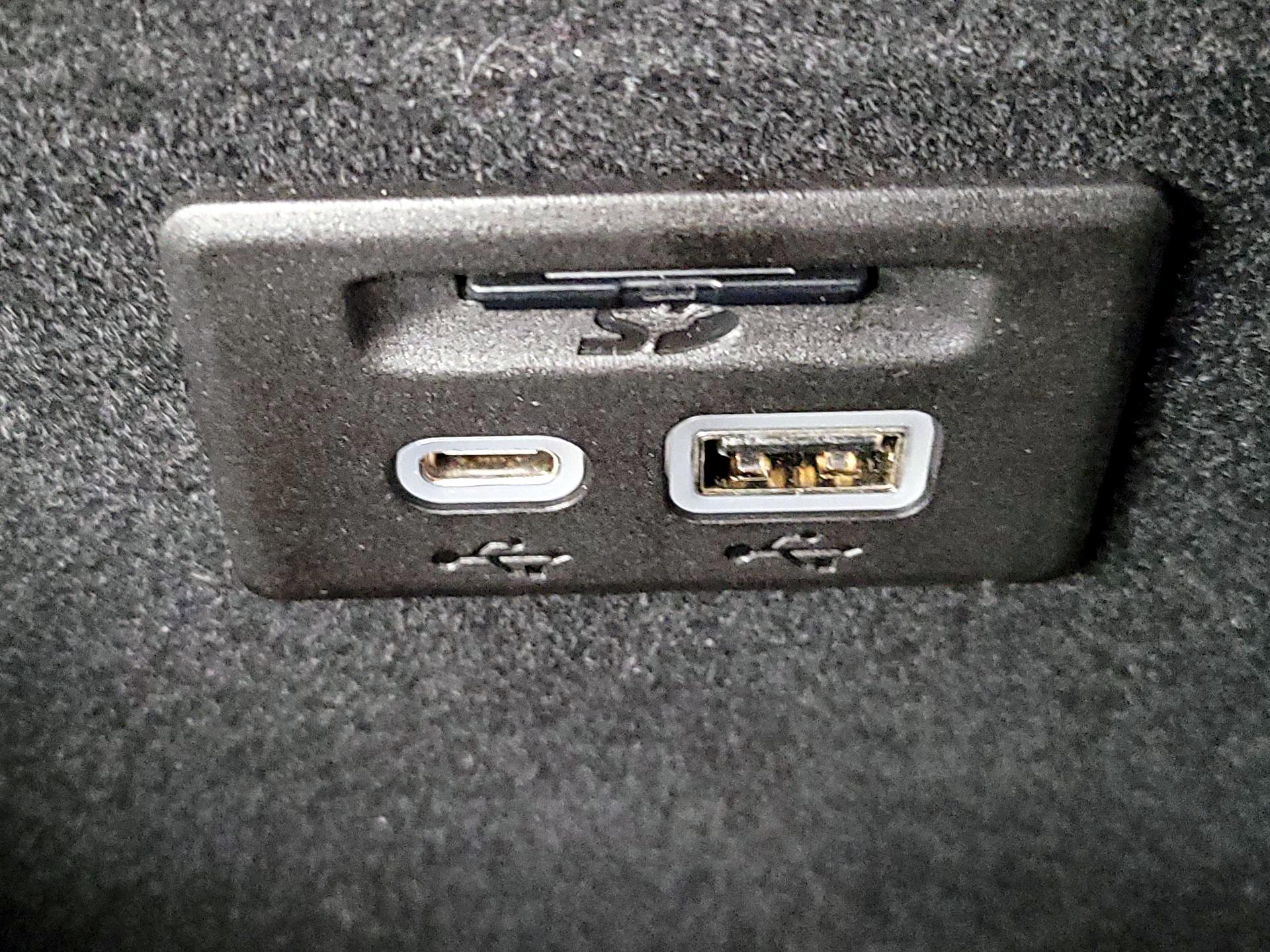 Thumbnail: 2021 Cadillac XT6 - 19