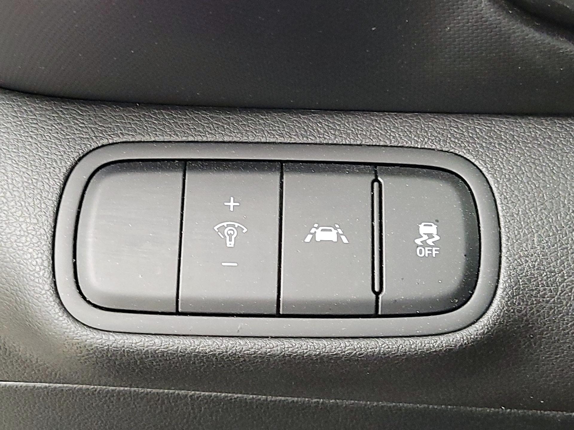 Thumbnail: 2021 Hyundai Venue - 13