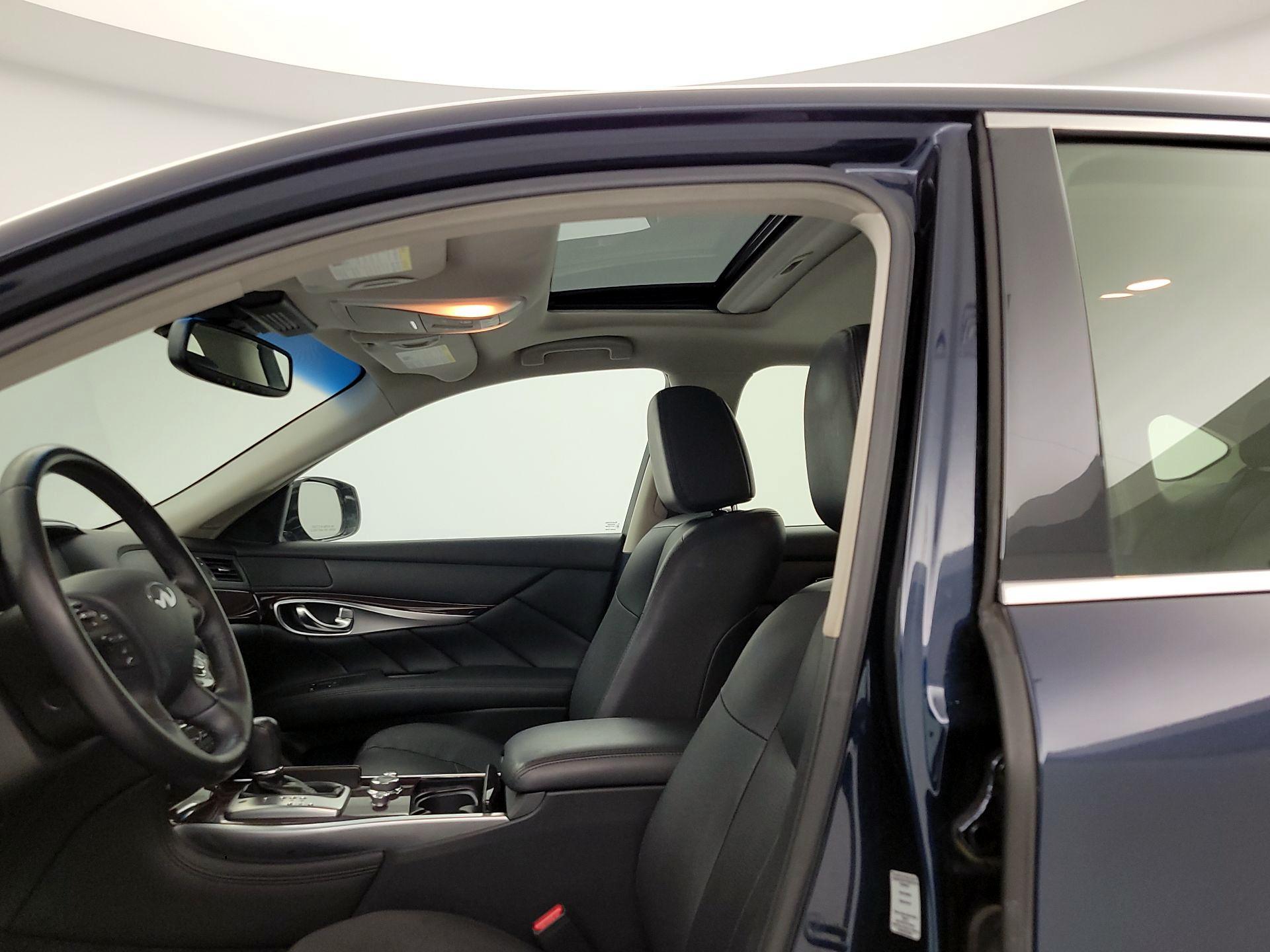 Thumbnail: 2017 INFINITI Q70 - 19
